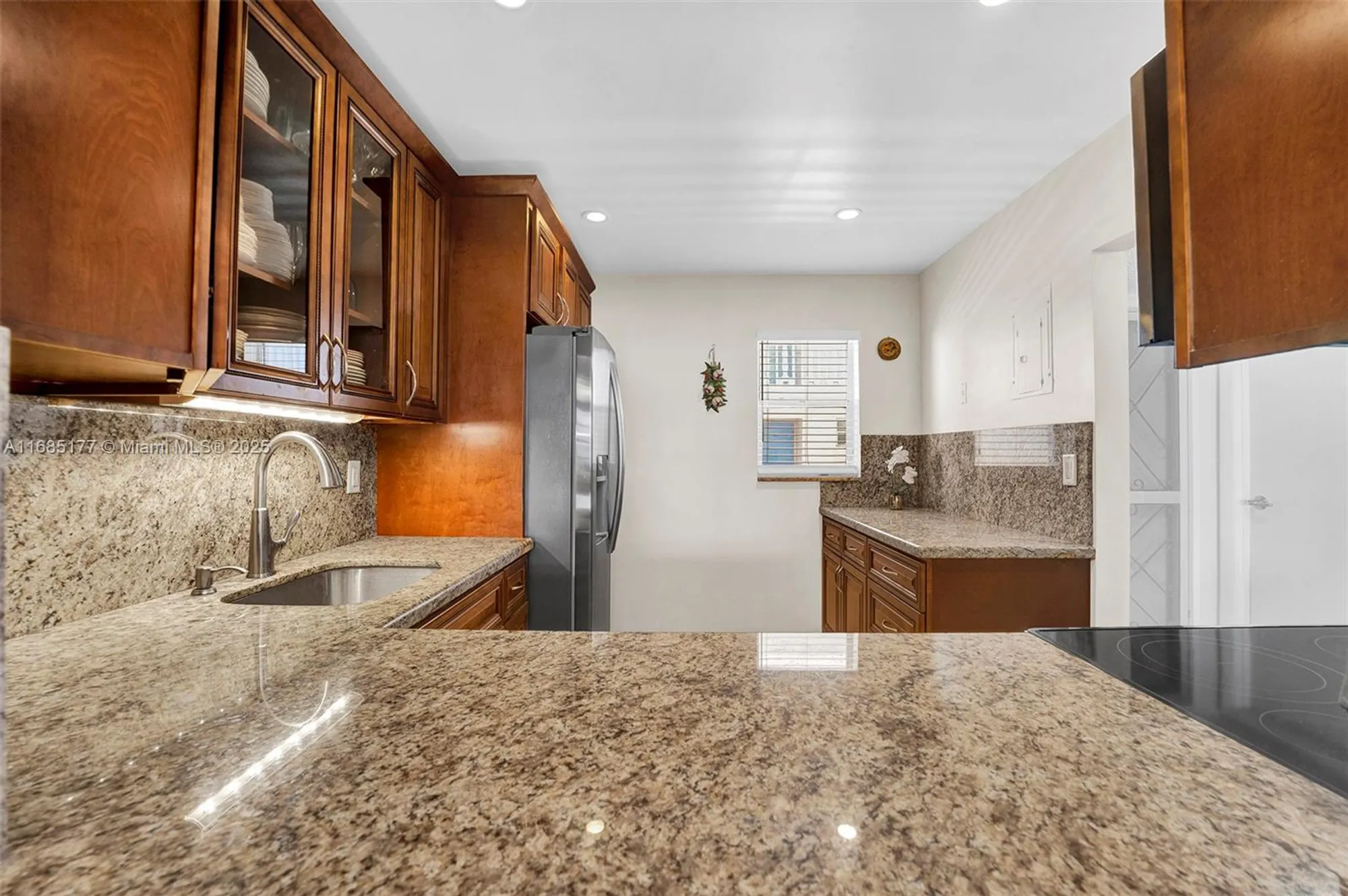 Property Slideshow image 5 of 25 | 410 se 2nd st 220, Hallandale Beach, FL, 33009