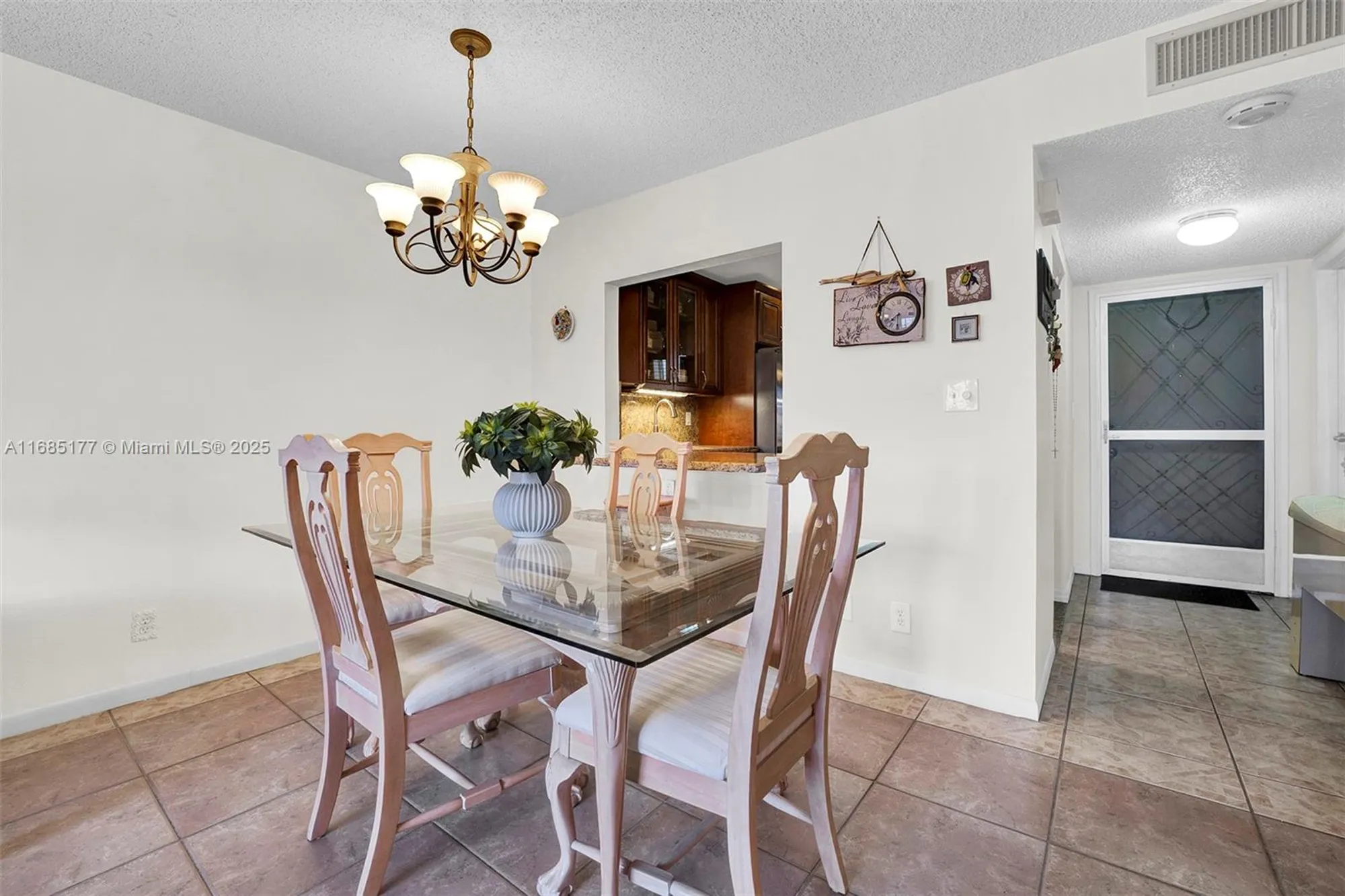 Property Slideshow image 6 of 25 | 410 se 2nd st 220, Hallandale Beach, FL, 33009