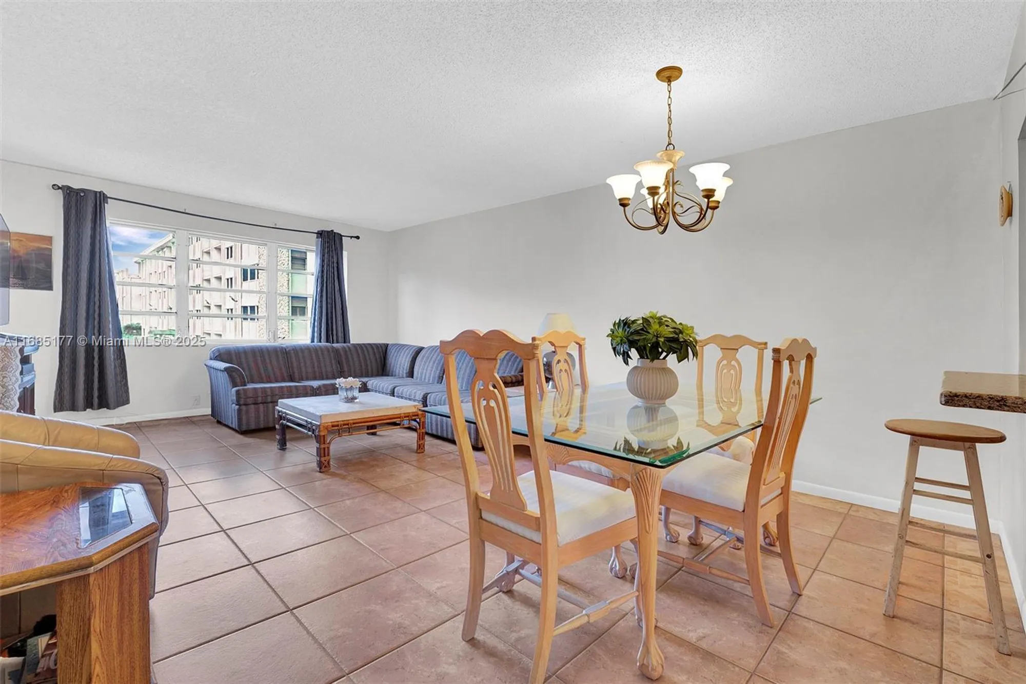 Property Slideshow image 7 of 25 | 410 se 2nd st 220, Hallandale Beach, FL, 33009