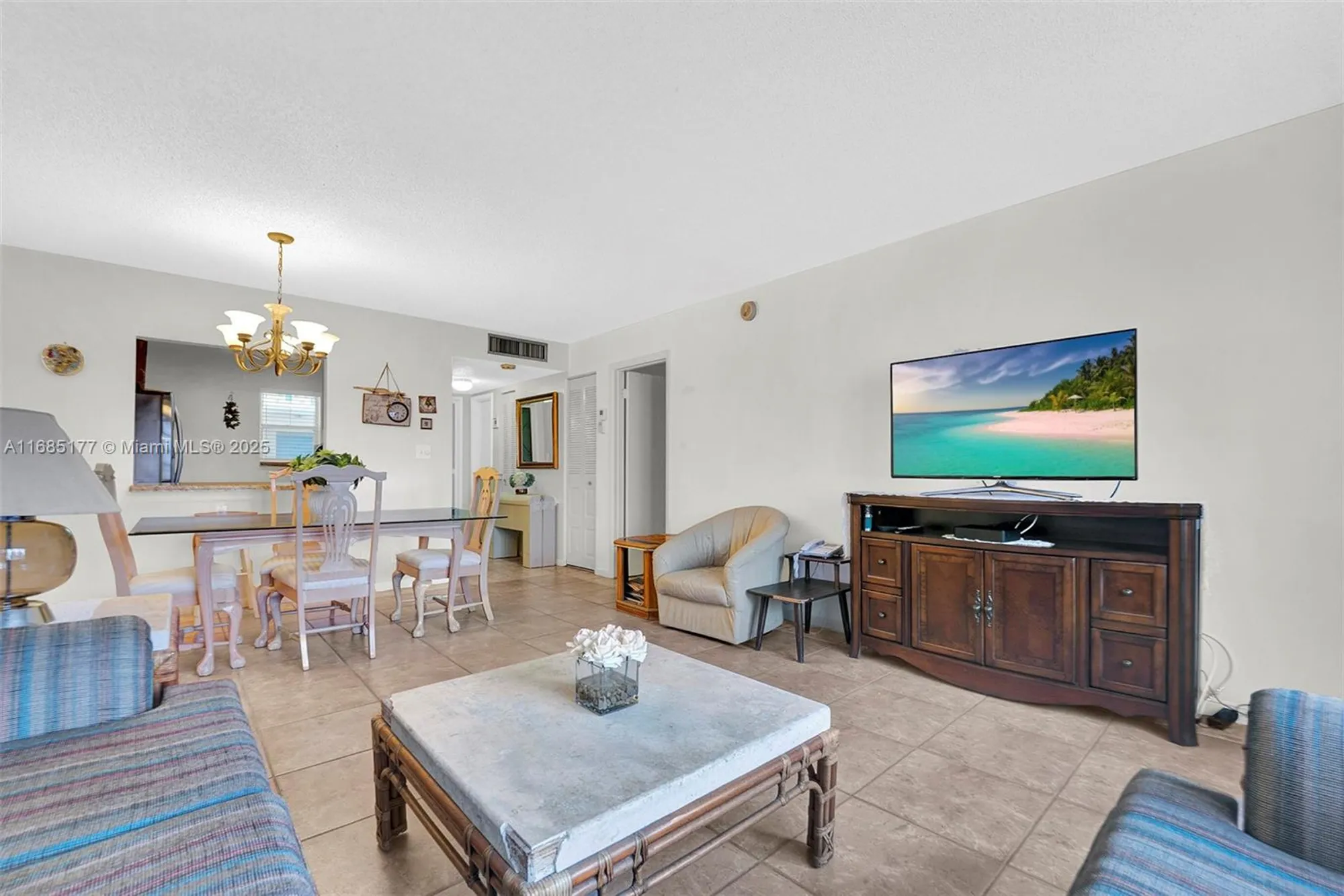 Property Slideshow image 9 of 25 | 410 se 2nd st 220, Hallandale Beach, FL, 33009