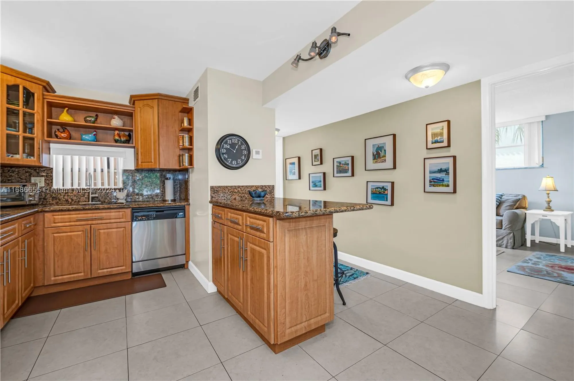 Property Slideshow image 5 of 36 | 671 s hollybrook dr 210, Pembroke Pines, FL, 33025