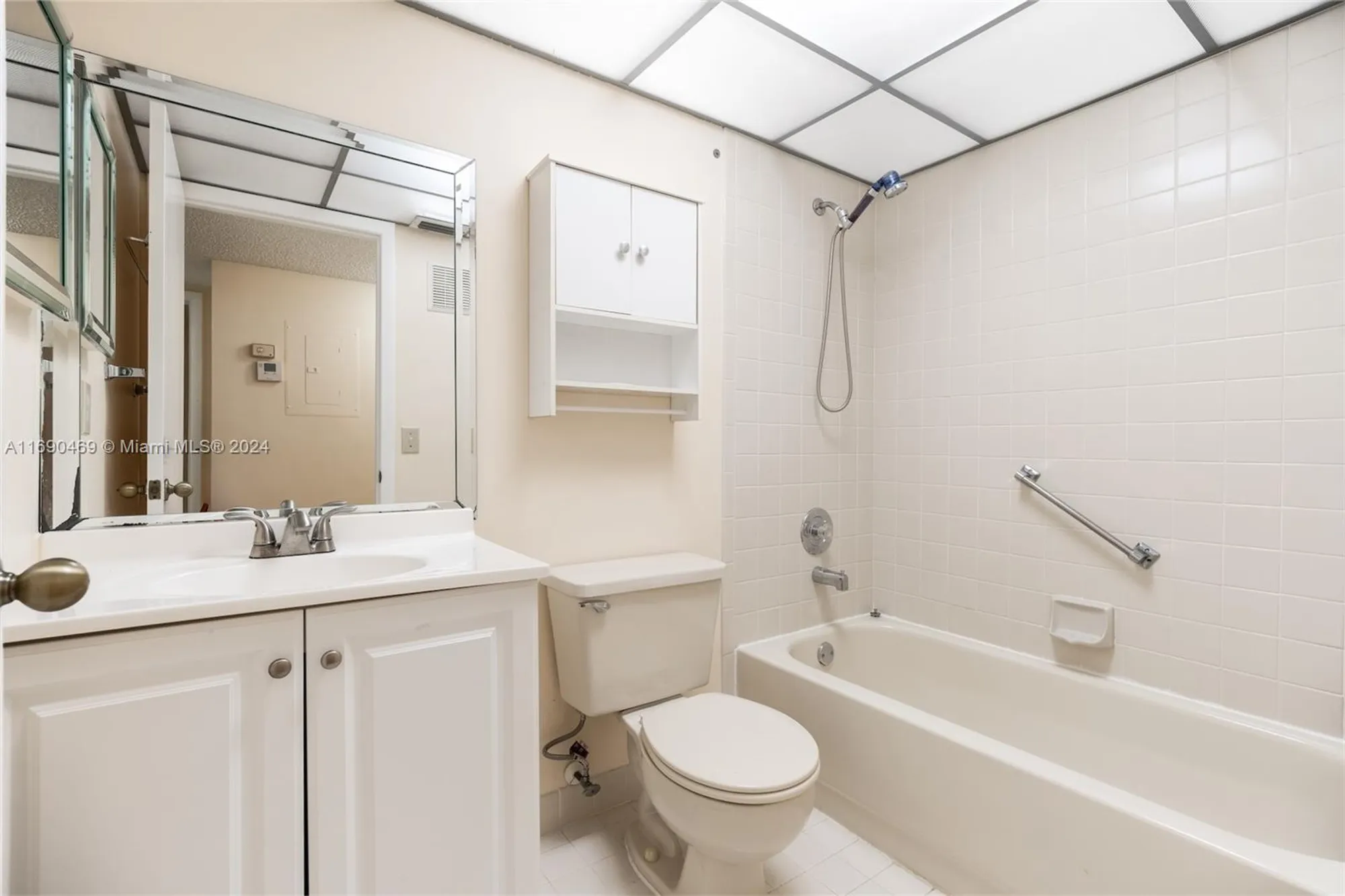 Property Slideshow image 14 of 32 | 10869 w clairmont cir # 209, Tamarac, FL, 33321