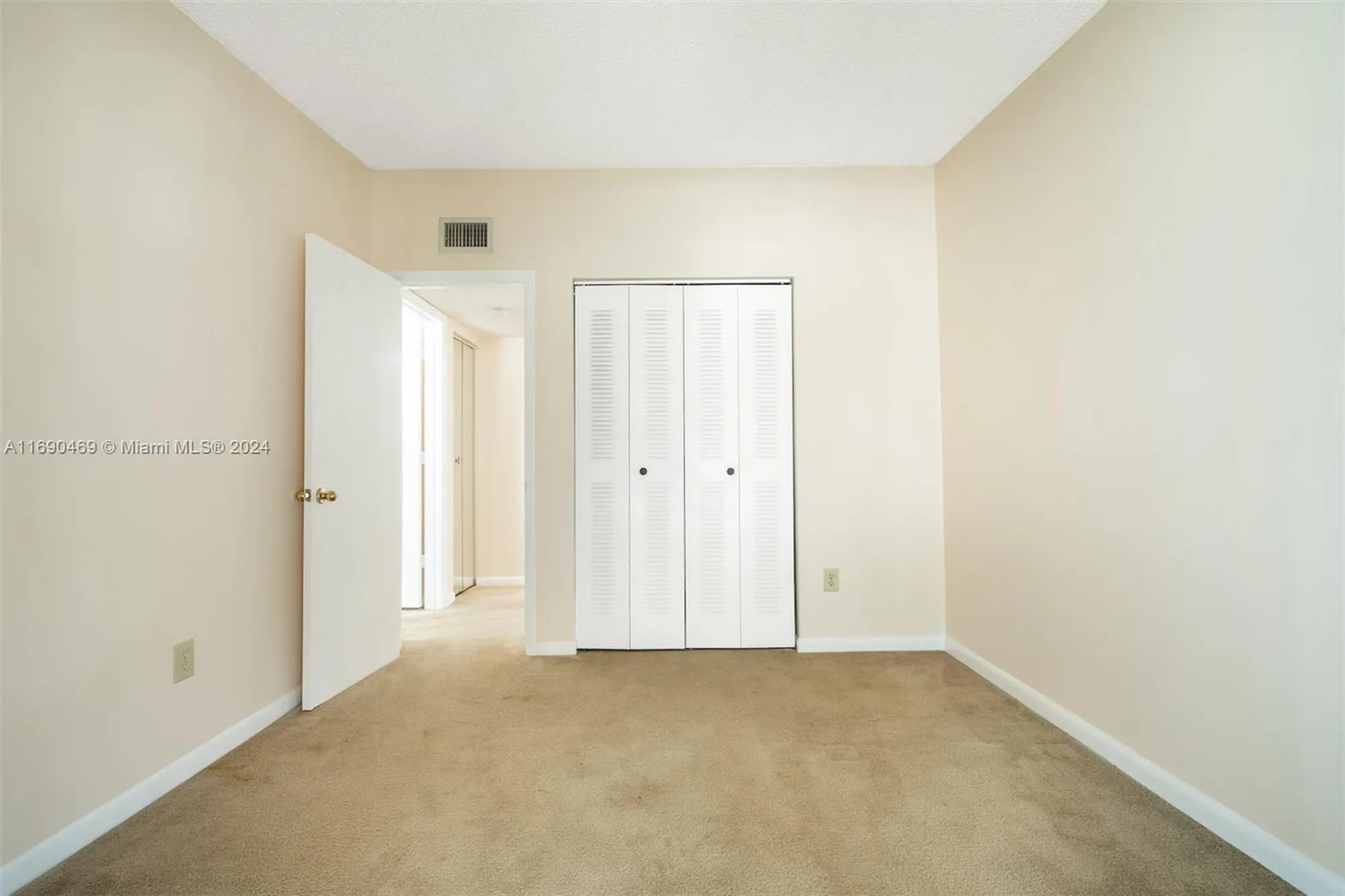 Property Slideshow image 15 of 32 | 10869 w clairmont cir # 209, Tamarac, FL, 33321