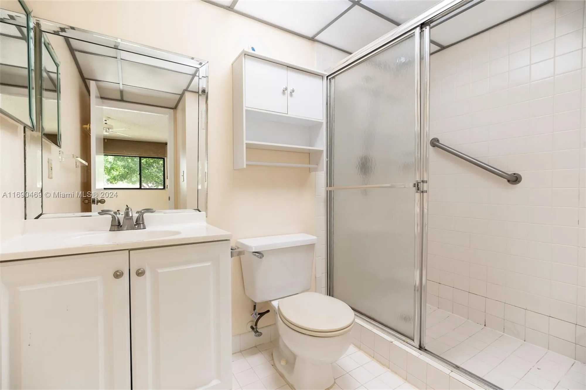 Property Slideshow image 17 of 32 | 10869 w clairmont cir # 209, Tamarac, FL, 33321