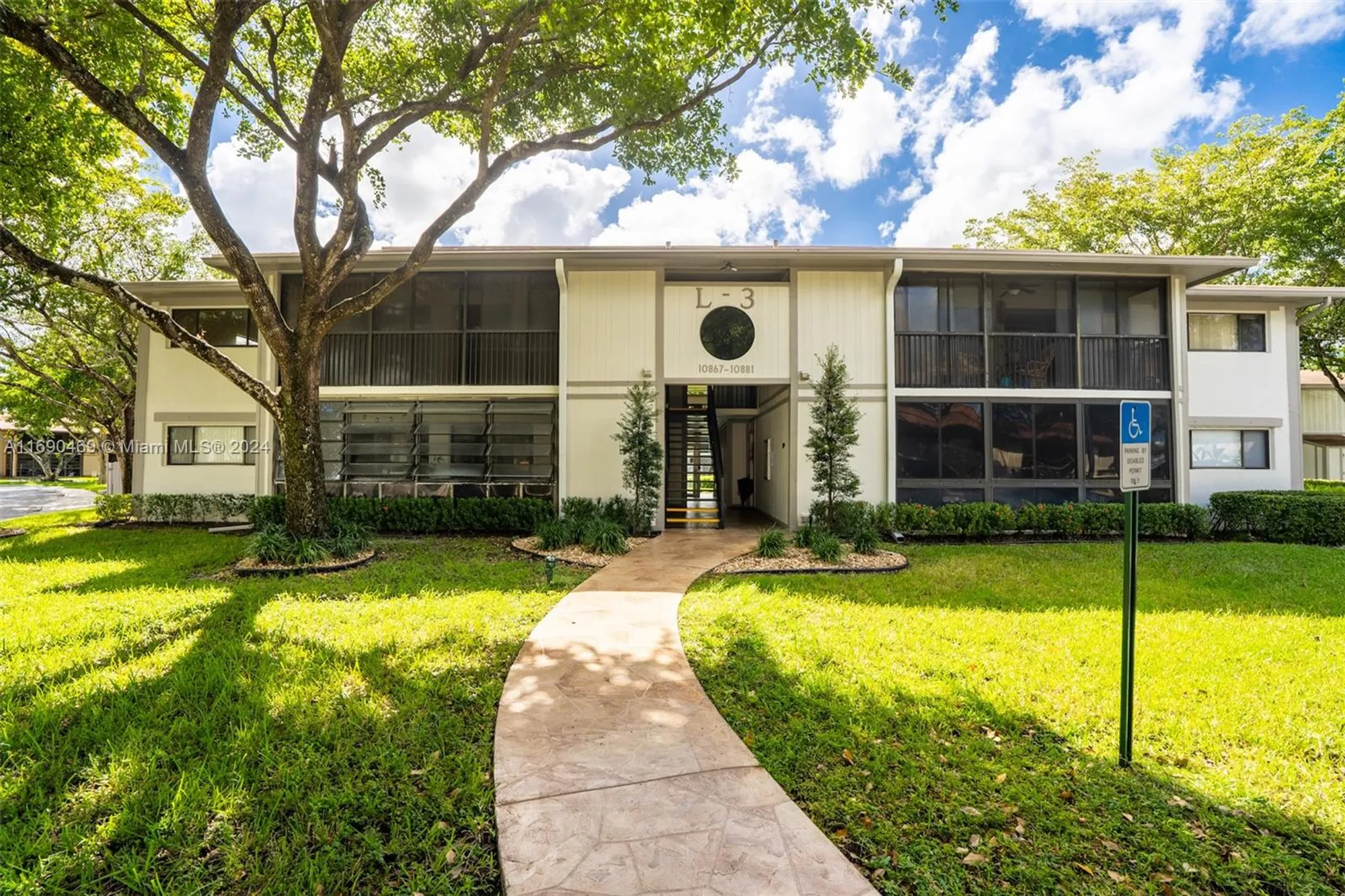 Property Slideshow image 22 of 32 | 10869 w clairmont cir # 209, Tamarac, FL, 33321