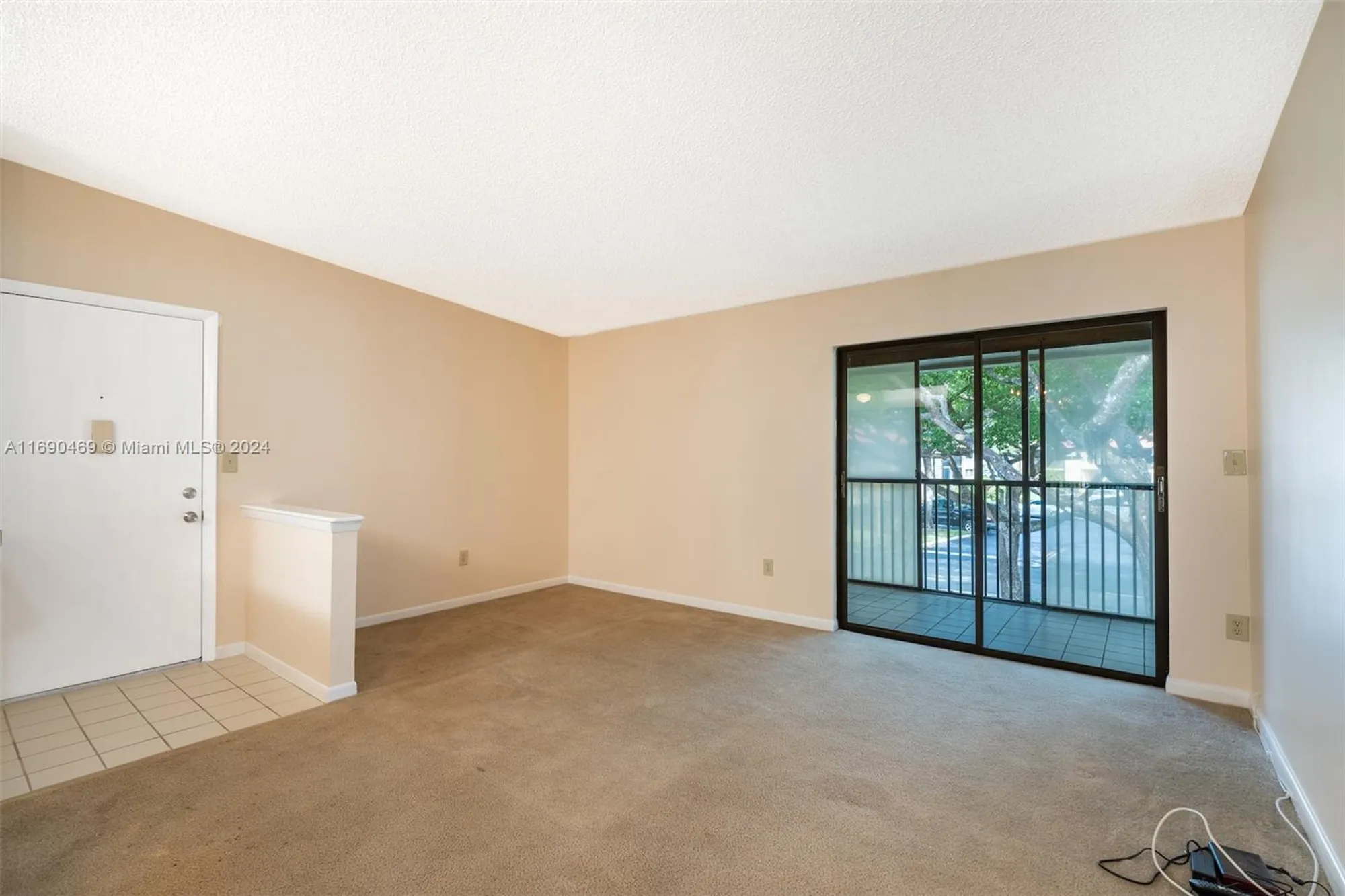 Property Slideshow image 9 of 32 | 10869 w clairmont cir # 209, Tamarac, FL, 33321