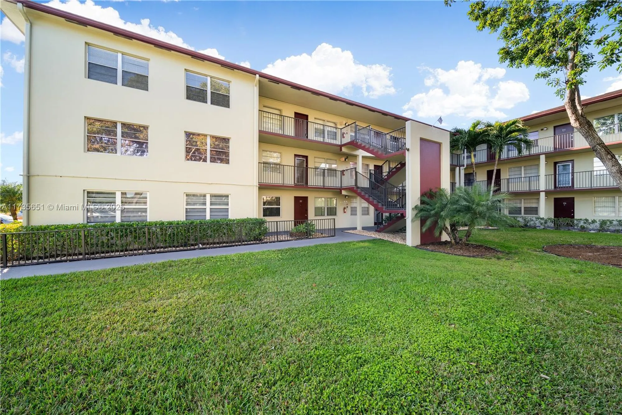 Property Slideshow image 6 of 24 | 13455 sw 3rd st 302s, Pembroke Pines, FL, 33027