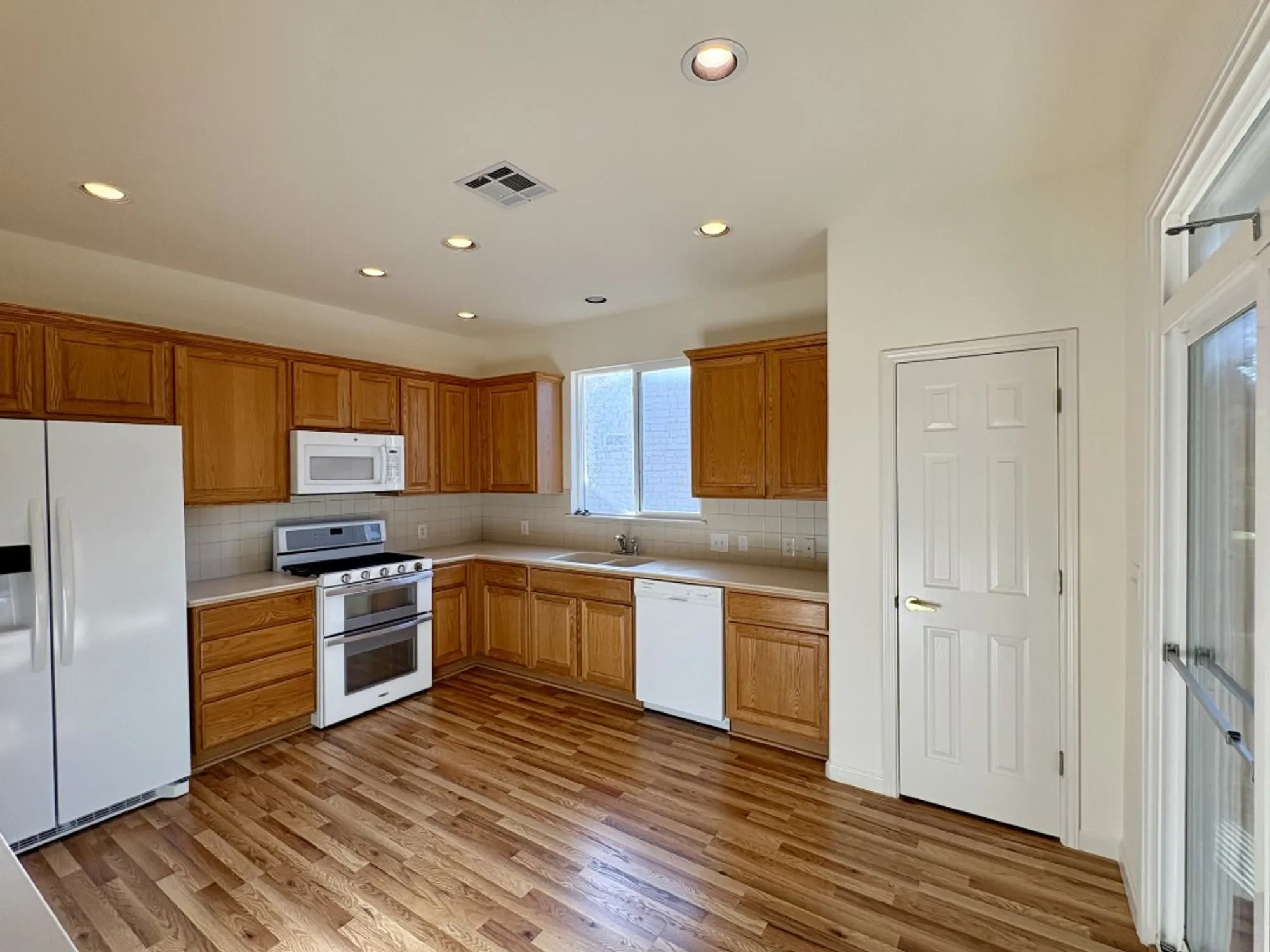 Property Slideshow image 5 of 14 | 106 prospector pass, Georgetown, TX, 78633