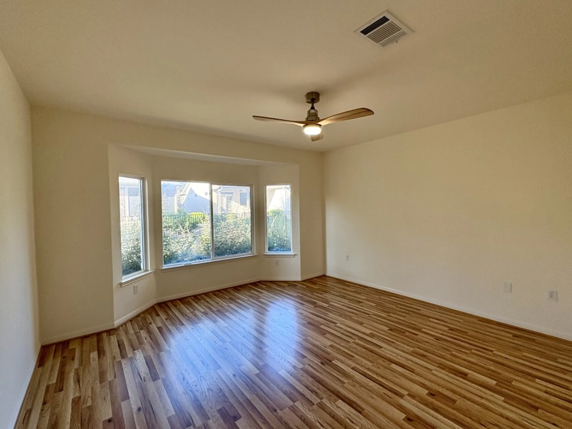 Property Slideshow image 6 of 14 | 106 prospector pass, Georgetown, TX, 78633