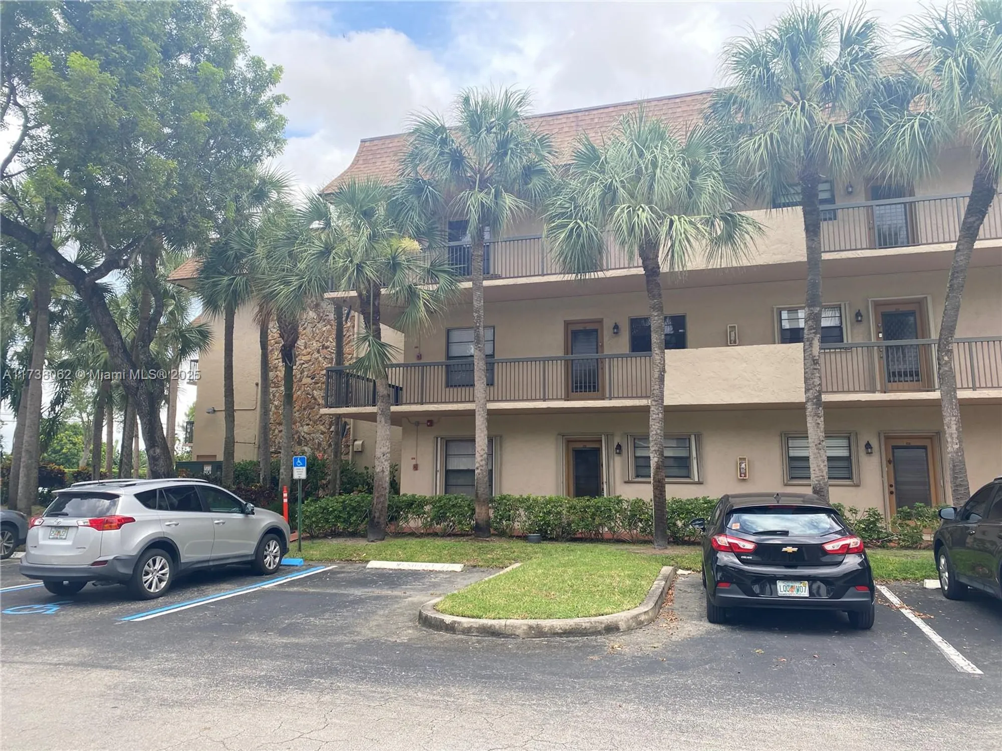 Property Slideshow image 29 of 38 | 6090 n sabal palm blvd apt 208, Tamarac, FL, 33319