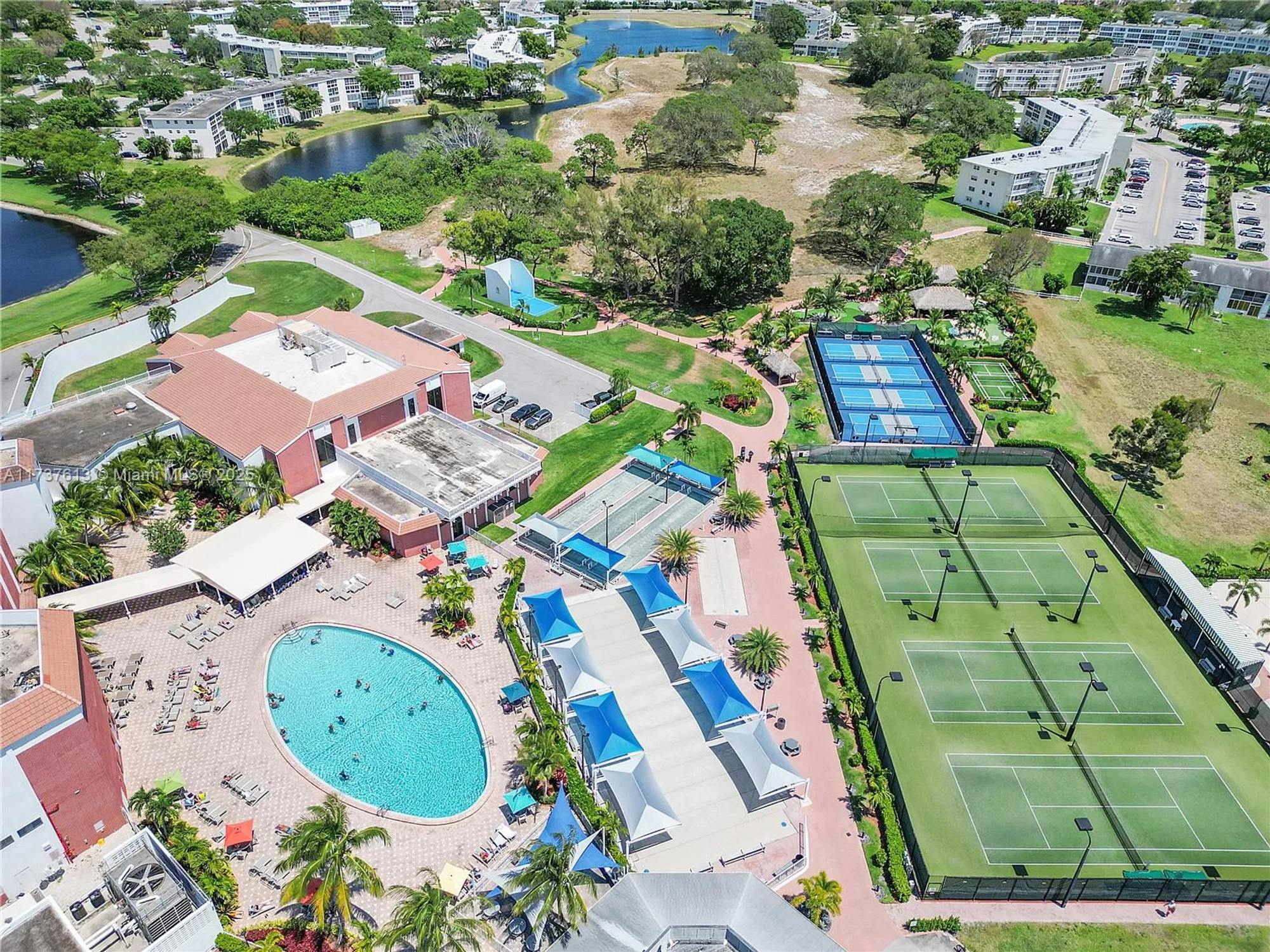 Property Slideshow image 28 of 39 | 143 oakridge j # 143, Deerfield Beach, FL, 33442