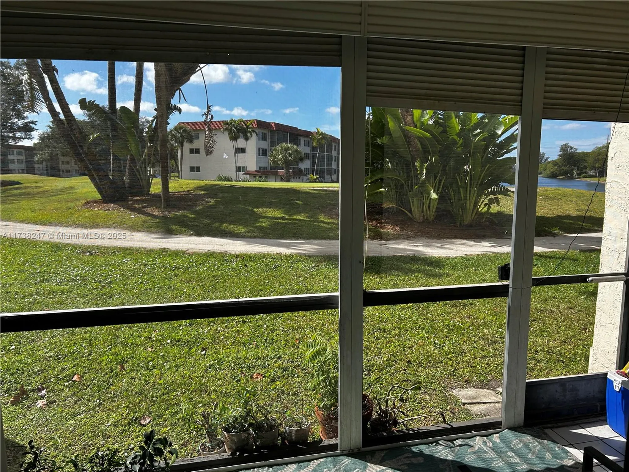 Property Slideshow image 16 of 54 | 411 s hollybrook dr 105, Pembroke Pines, FL, 33025