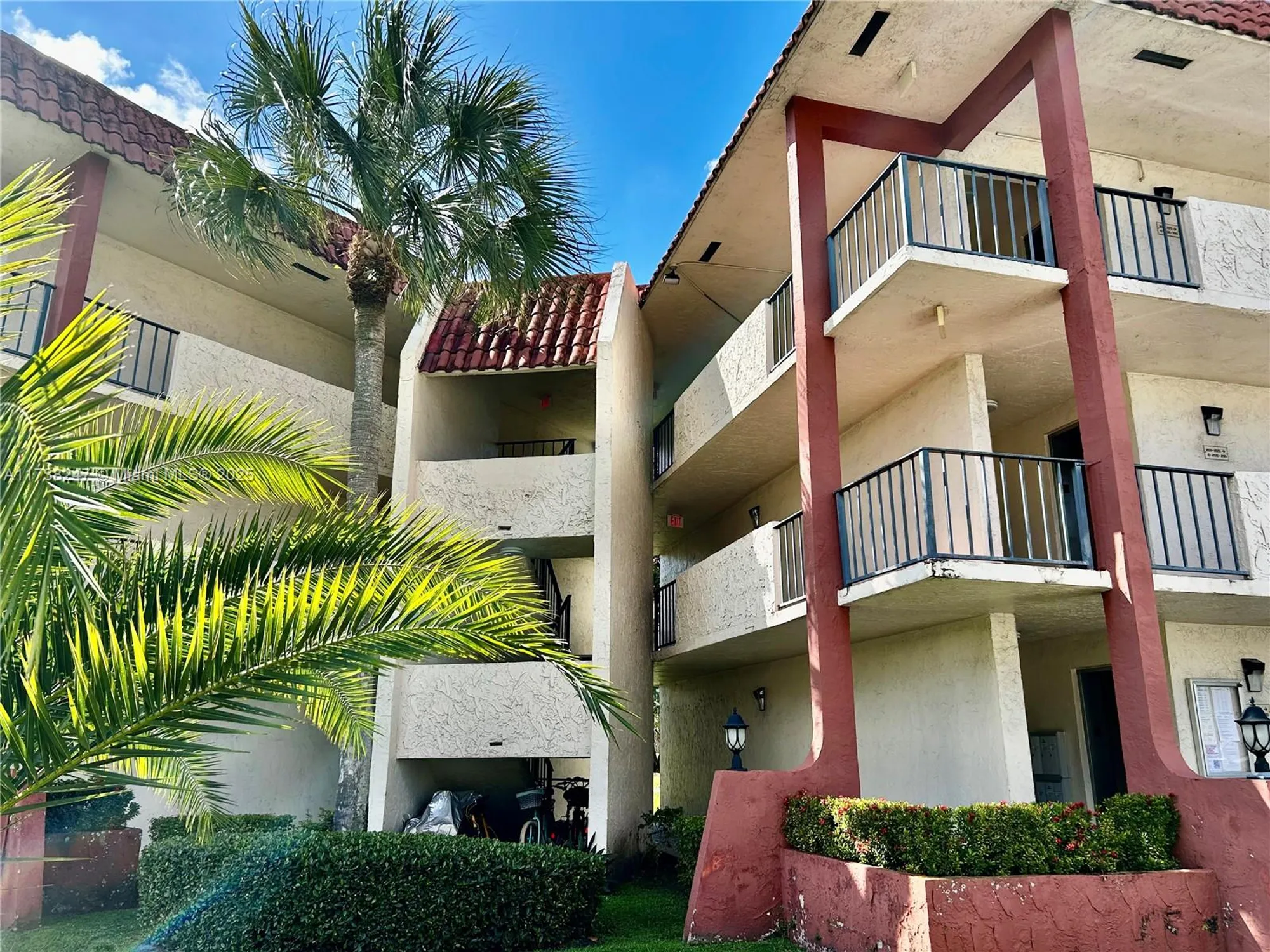 Property Slideshow image 25 of 54 | 411 s hollybrook dr 105, Pembroke Pines, FL, 33025