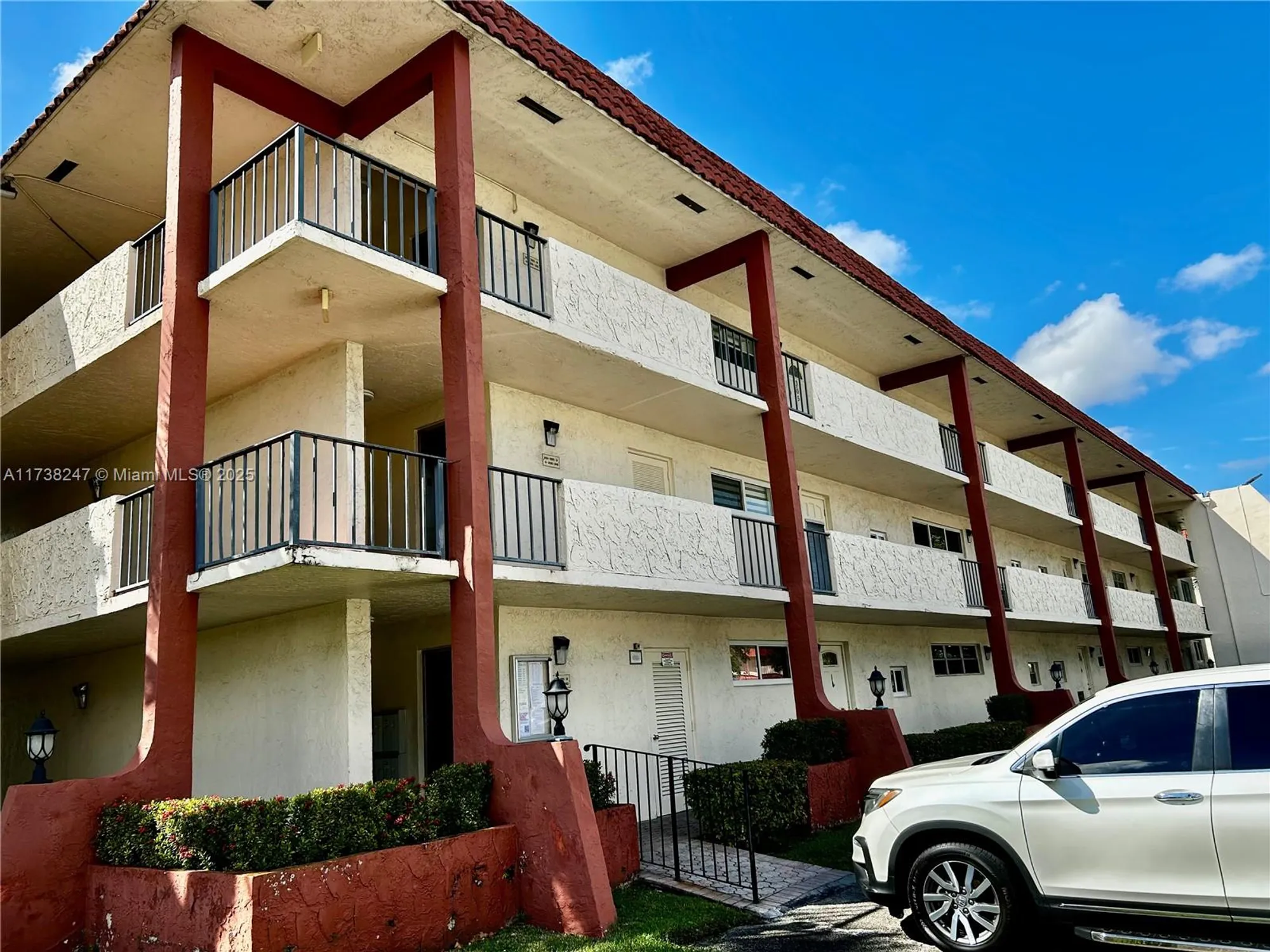 Property Slideshow image 26 of 54 | 411 s hollybrook dr 105, Pembroke Pines, FL, 33025