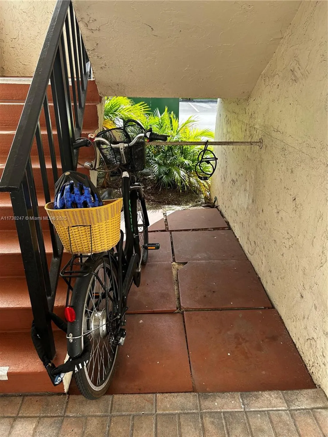 Property Slideshow image 27 of 54 | 411 s hollybrook dr 105, Pembroke Pines, FL, 33025