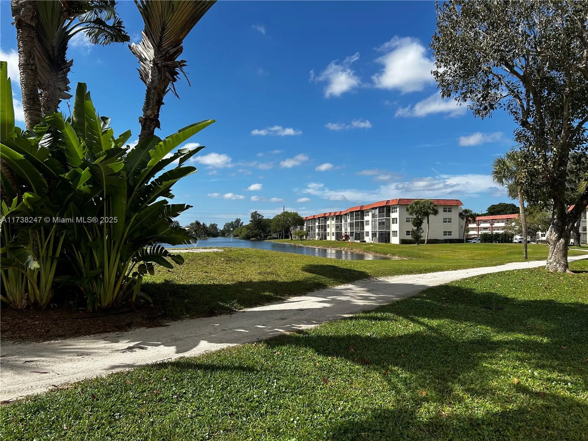 Property Slideshow image 20 of 54 | 411 s hollybrook dr 105, Pembroke Pines, FL, 33025