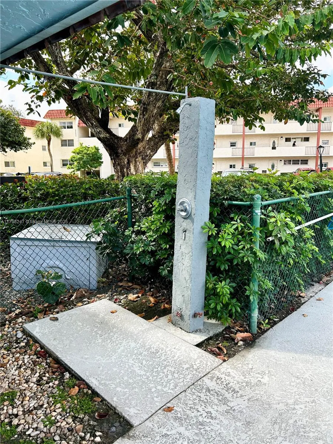 Property Slideshow image 32 of 54 | 411 s hollybrook dr 105, Pembroke Pines, FL, 33025