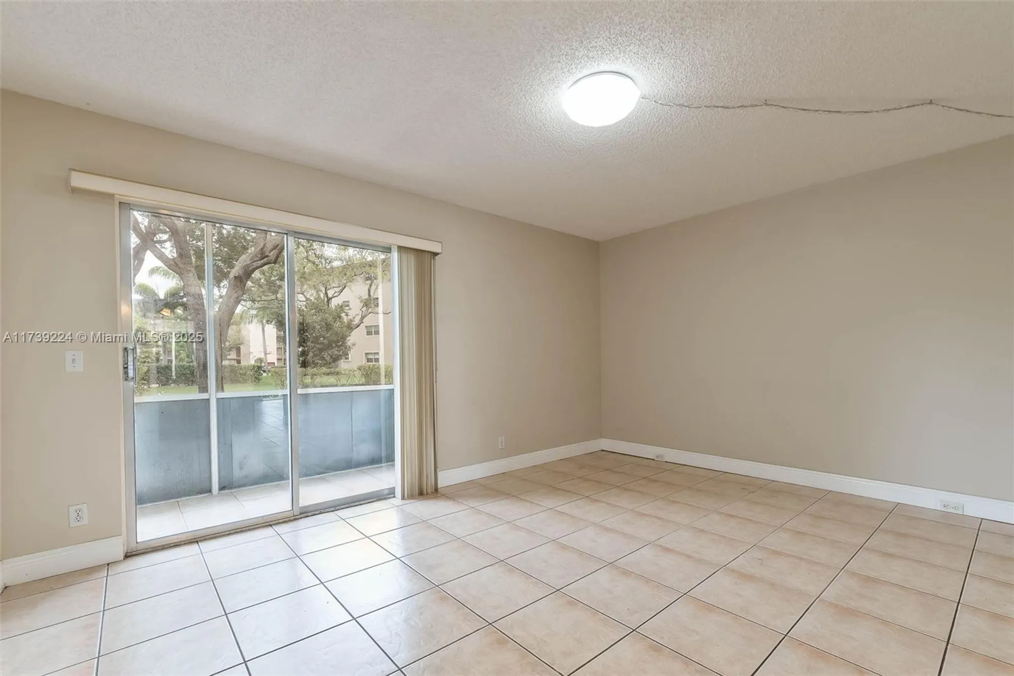 Property Slideshow image 5 of 22 | 13355 sw 9th ct 104h, Pembroke Pines, FL, 33027