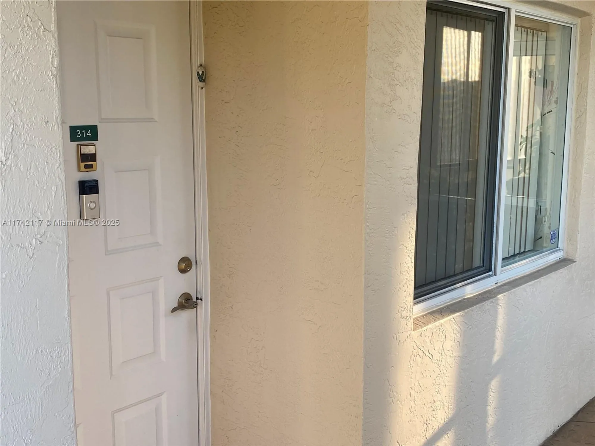 Property Slideshow image 2 of 42 | 9551 weldon cir apt e314, Fort Lauderdale, FL, 33321