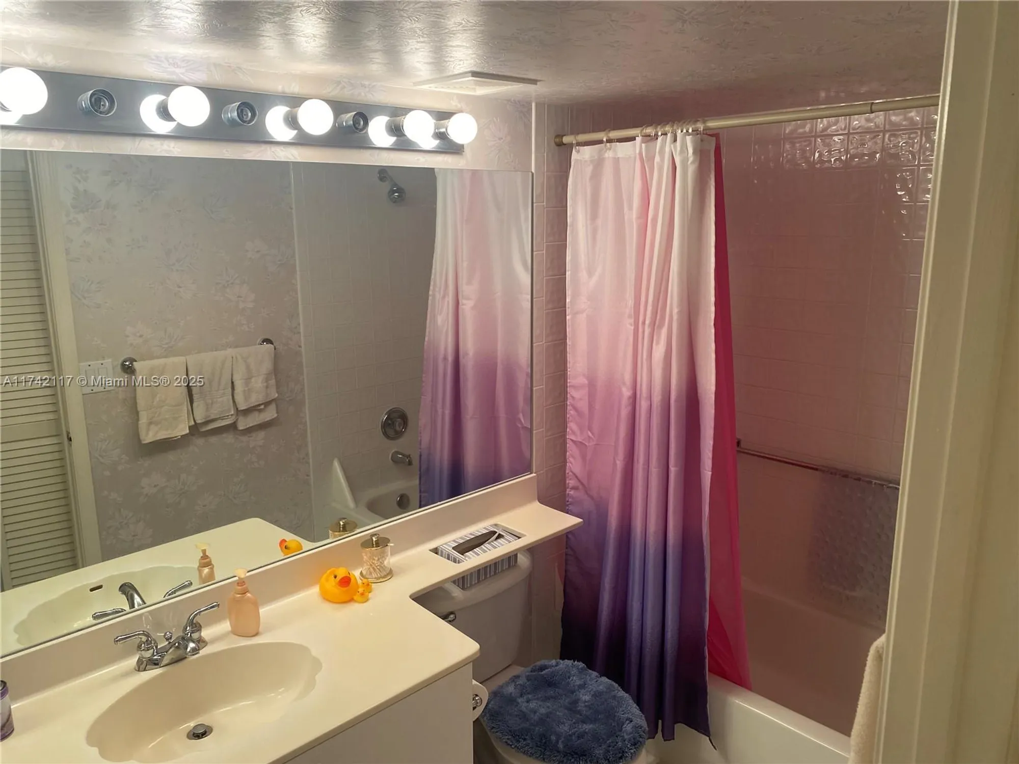 Property Slideshow image 8 of 42 | 9551 weldon cir apt e314, Fort Lauderdale, FL, 33321