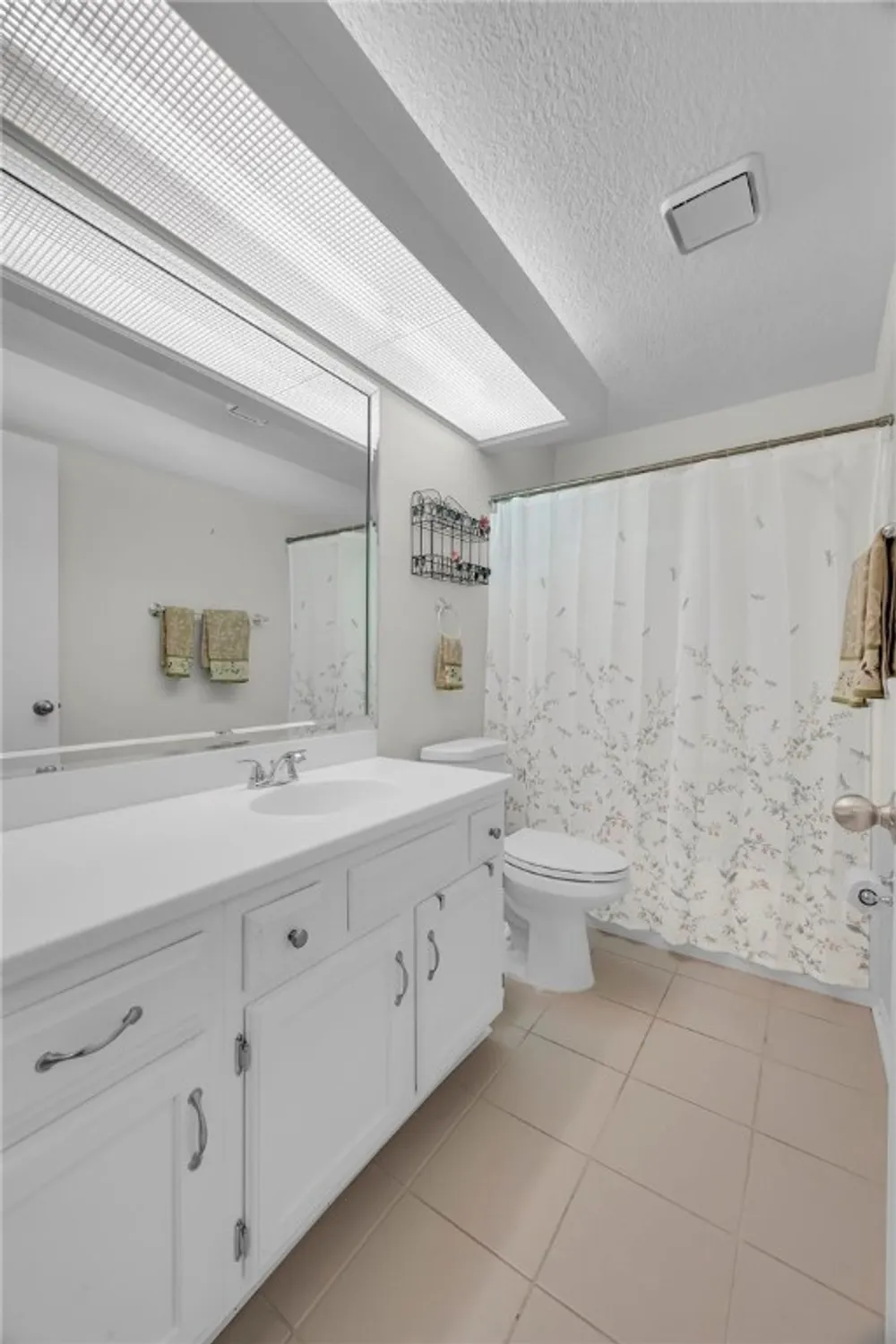 Property Slideshow image 14 of 31 | 4 vista gardens trl apt 107, Vero Beach, FL, 32962
