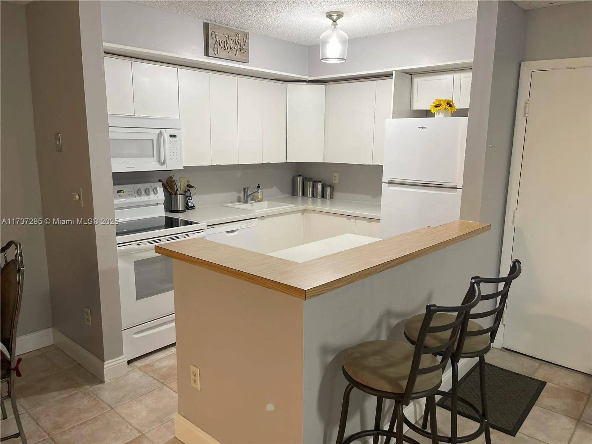 Property Slideshow image 13 of 40 | 9668 s belfort cir # 101, Tamarac, FL, 33321