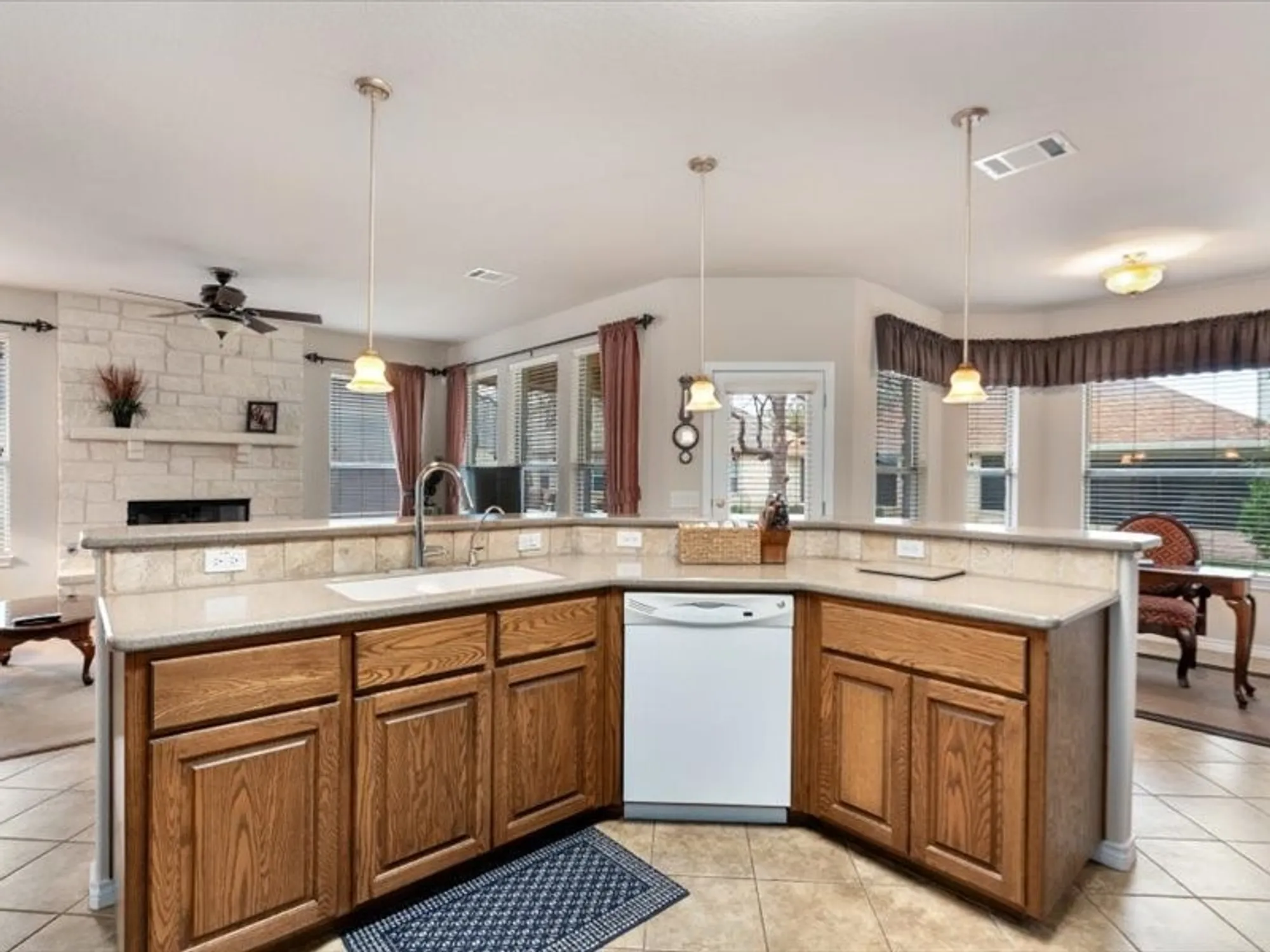 Property Slideshow image 11 of 29 | 909 big thicket st, Georgetown, TX, 78633