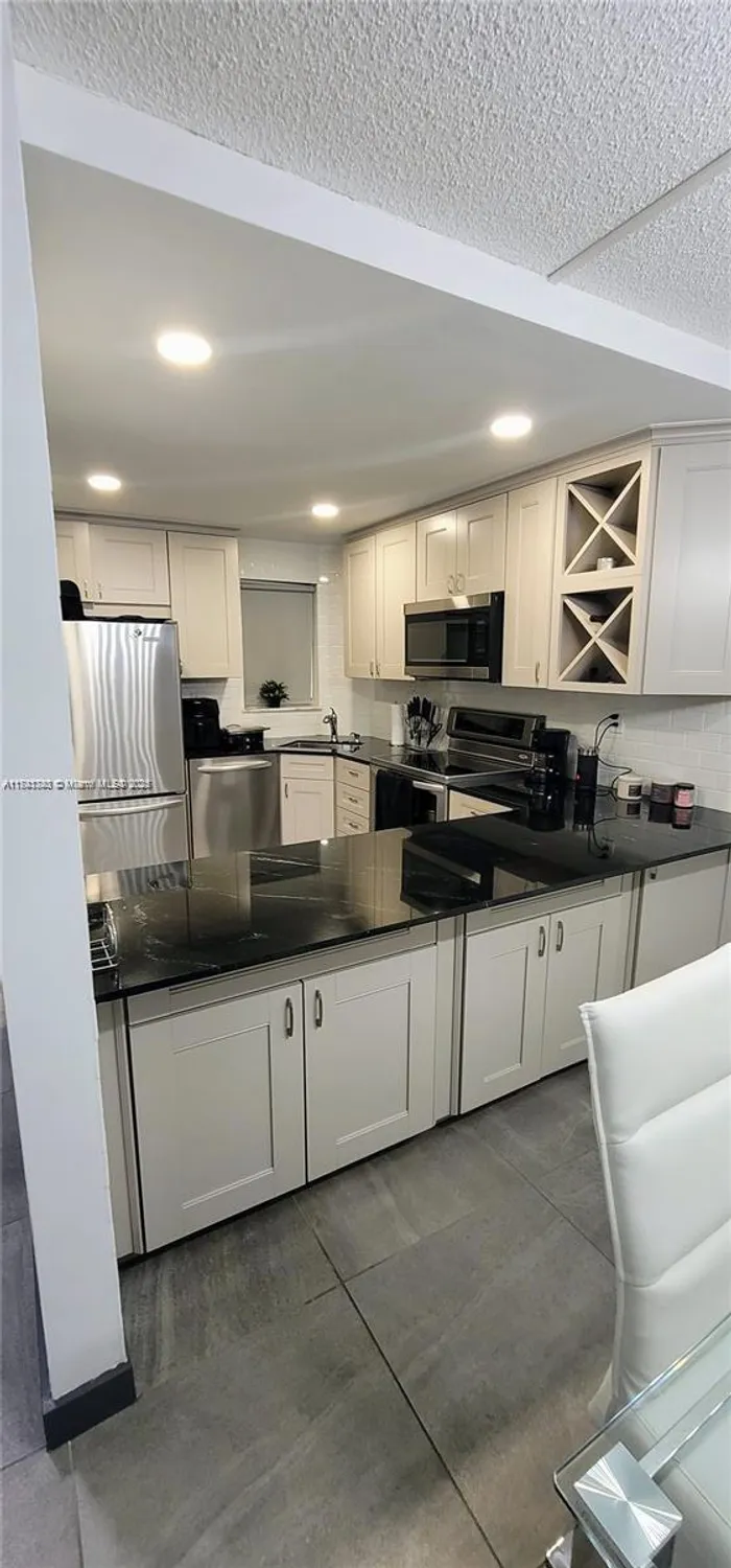 Property Slideshow image 10 of 24 | 8900 washington blvd ph 2a, Pembroke Pines, FL, 33025