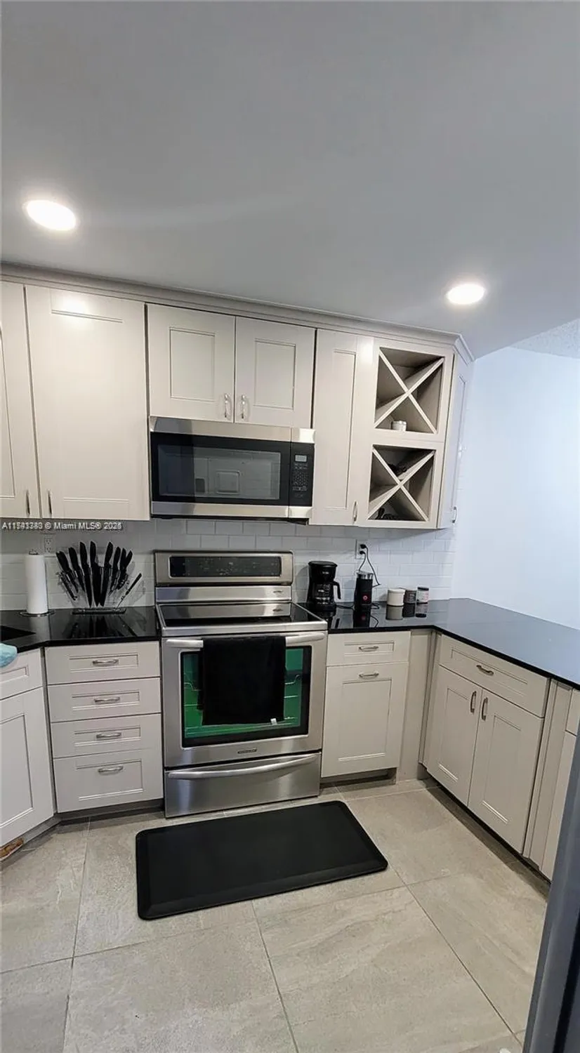 Property Slideshow image 11 of 24 | 8900 washington blvd ph 2a, Pembroke Pines, FL, 33025