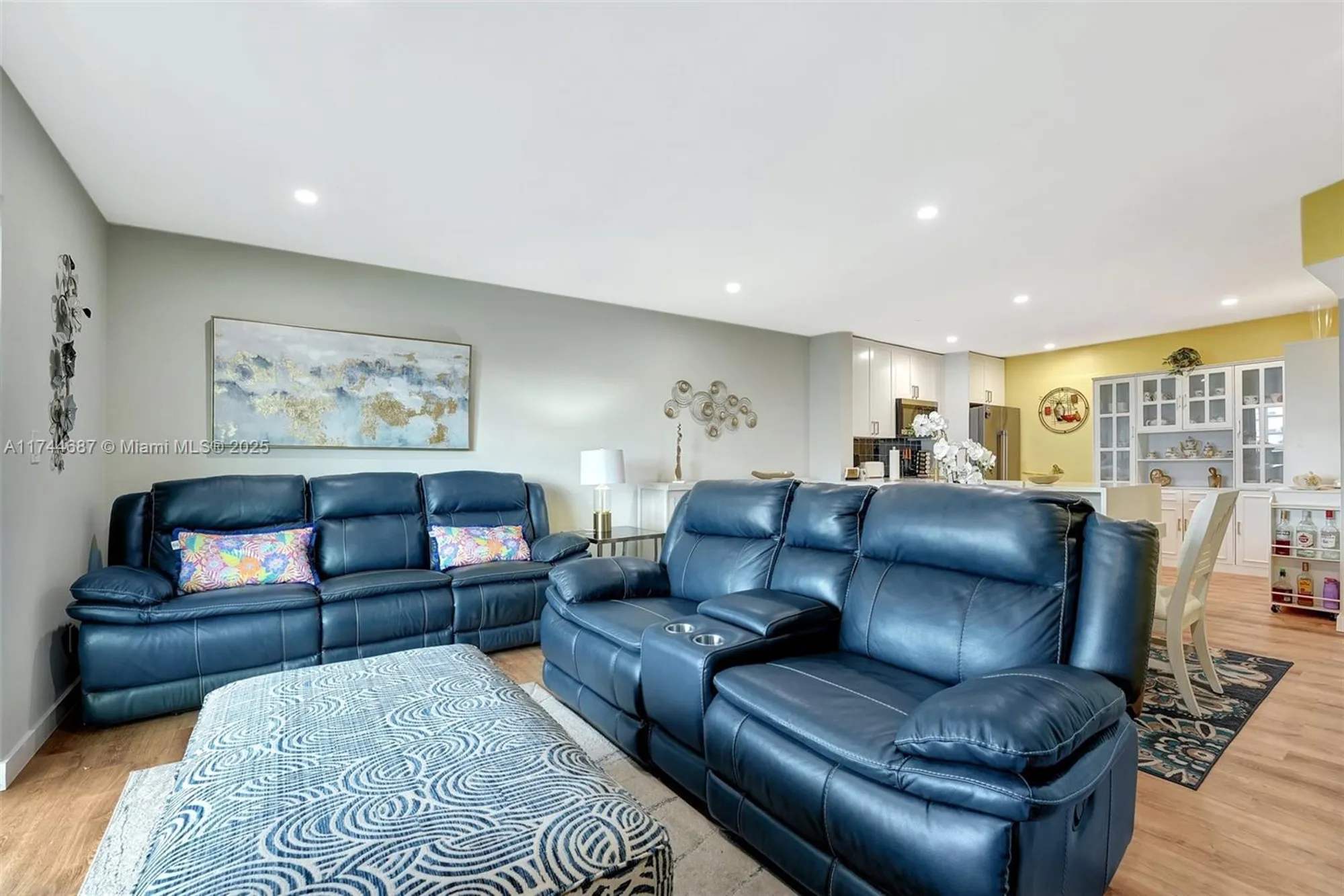 Property Slideshow image 11 of 34 | 4750 nw 22nd ct 404, Lauderhill, FL, 33313