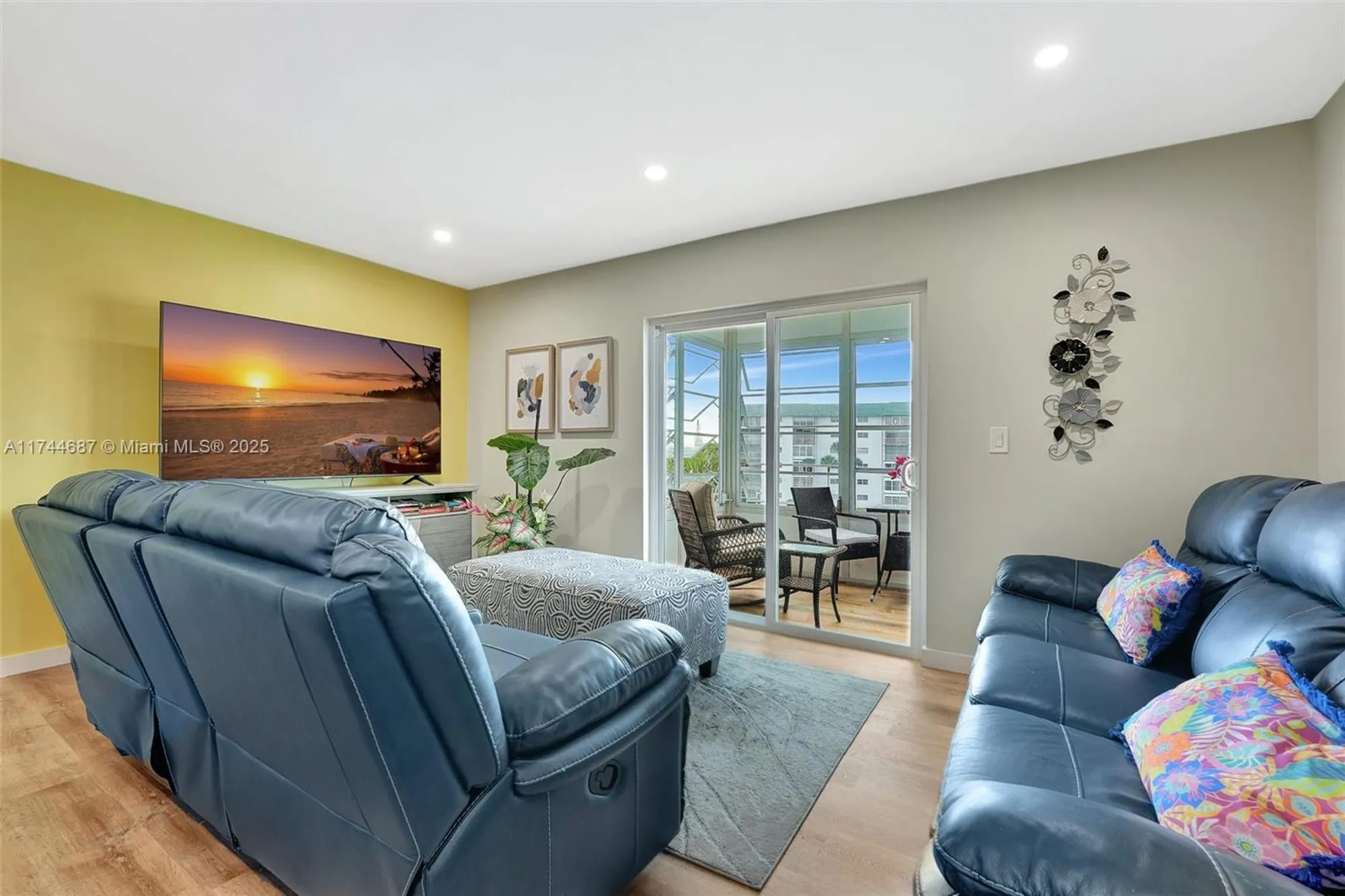 Property Slideshow image 12 of 34 | 4750 nw 22nd ct 404, Lauderhill, FL, 33313