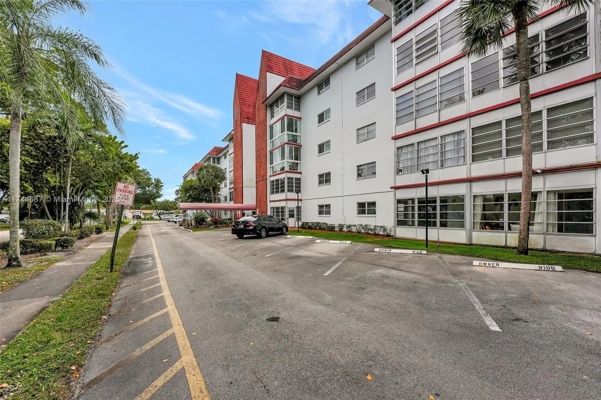 Property Slideshow image 25 of 34 | 4750 nw 22nd ct 404, Lauderhill, FL, 33313