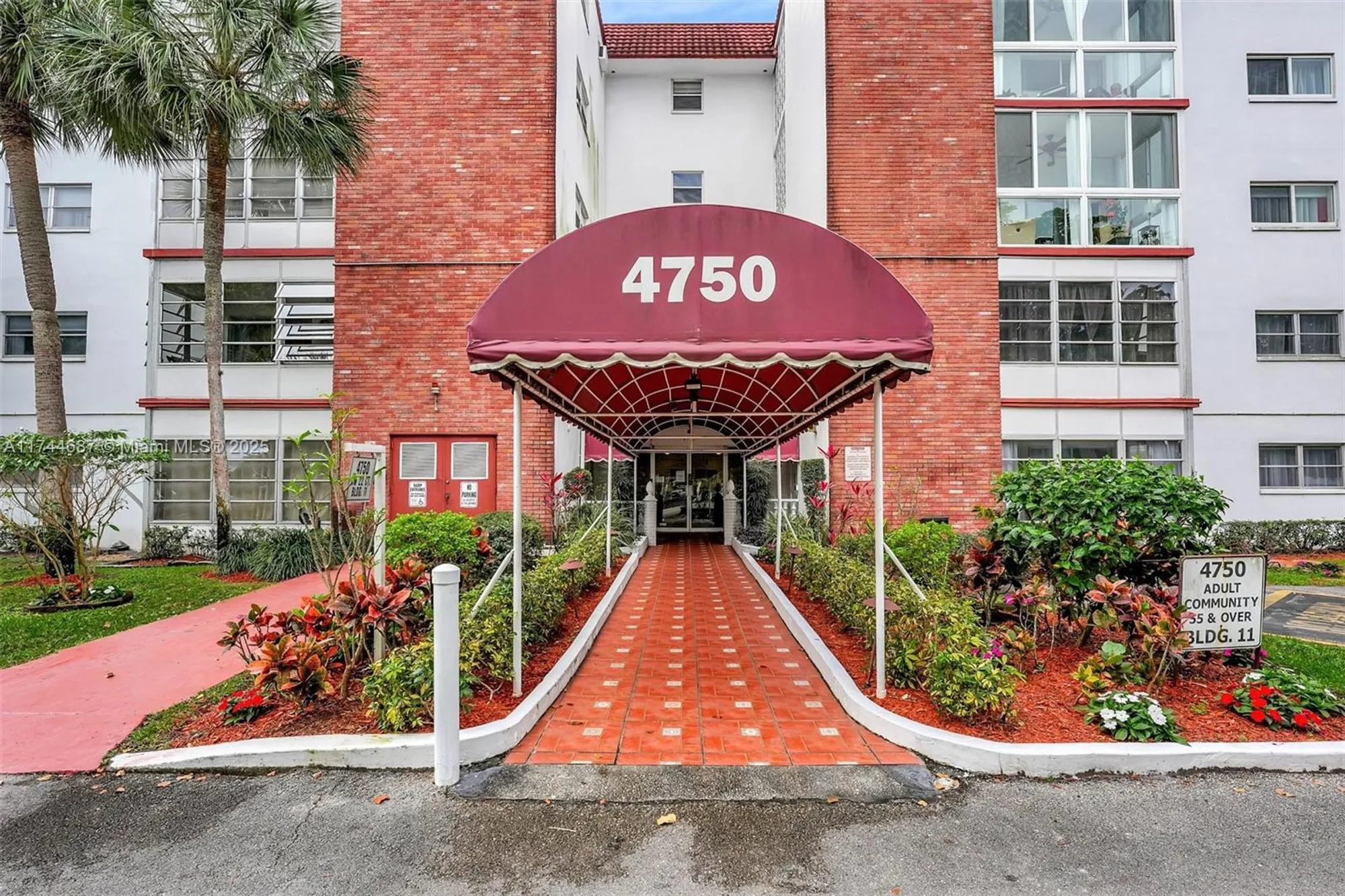 Property Slideshow image 26 of 34 | 4750 nw 22nd ct 404, Lauderhill, FL, 33313