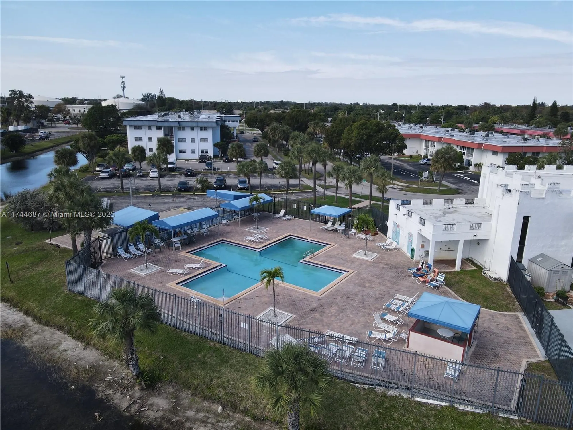 Property Slideshow image 27 of 34 | 4750 nw 22nd ct 404, Lauderhill, FL, 33313