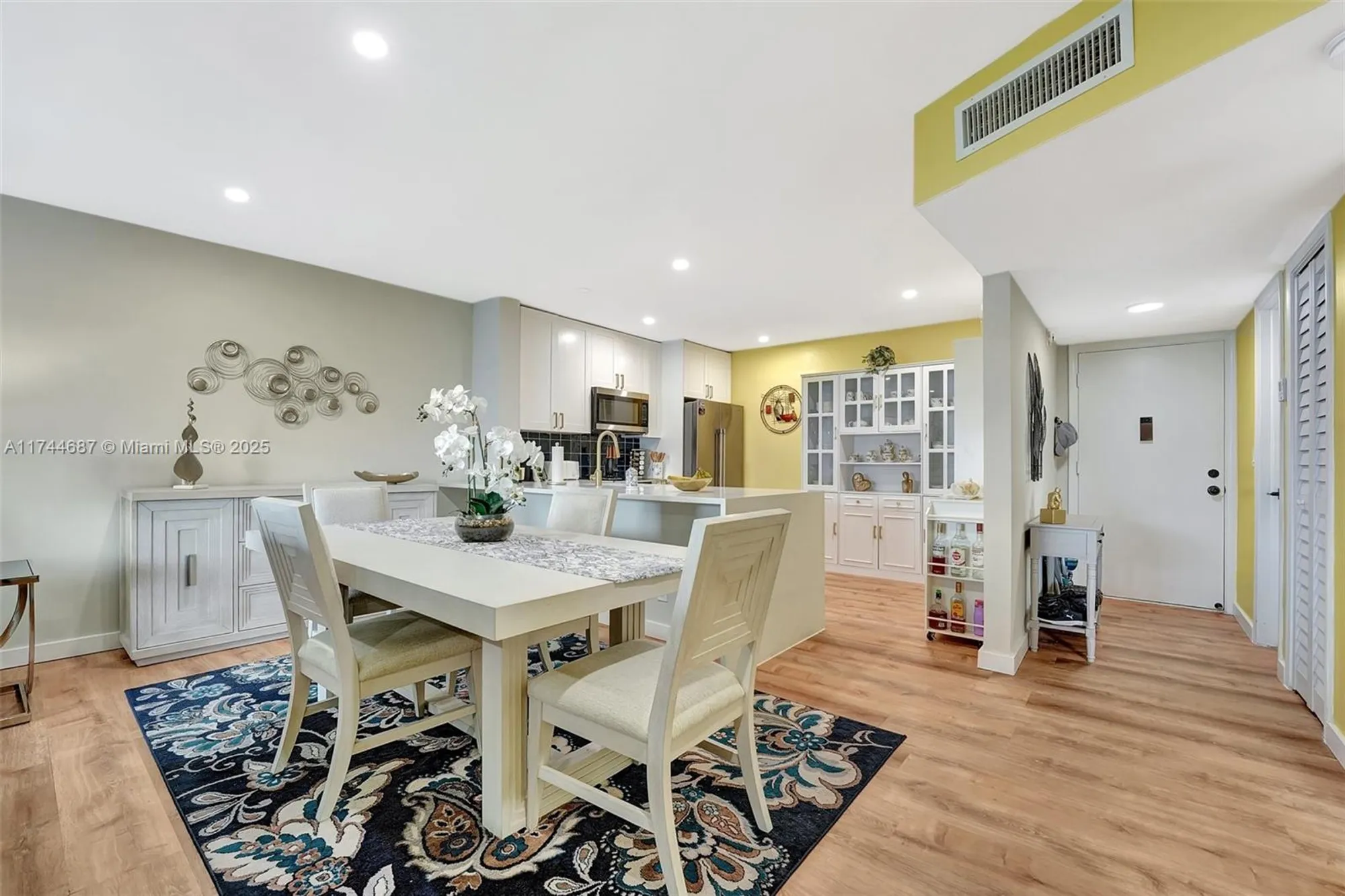 Property Slideshow image 2 of 34 | 4750 nw 22nd ct 404, Lauderhill, FL, 33313