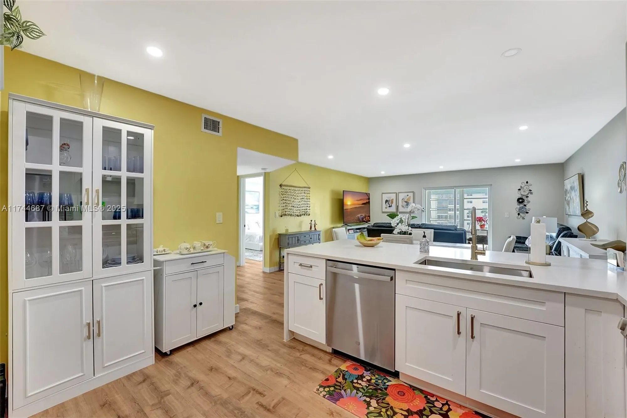 Property Slideshow image 6 of 34 | 4750 nw 22nd ct 404, Lauderhill, FL, 33313