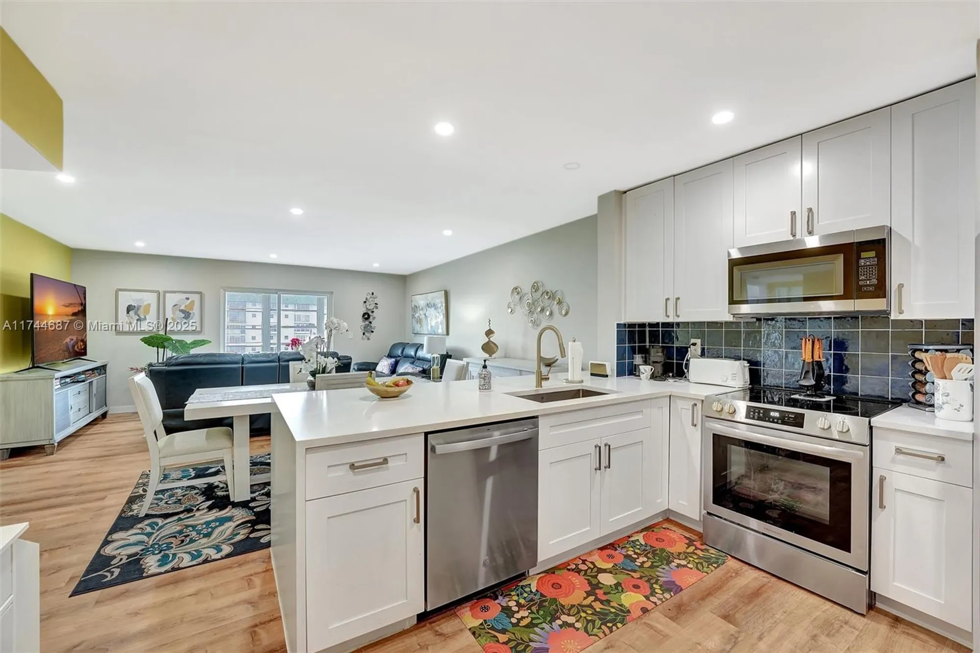 Property Slideshow image 7 of 34 | 4750 nw 22nd ct 404, Lauderhill, FL, 33313