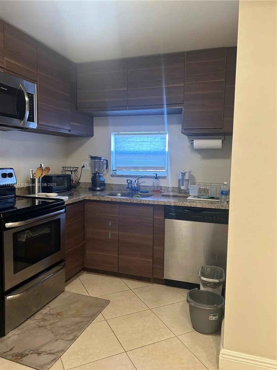 Property Slideshow image 9 of 34 | , Pembroke Pines, FL, 33025