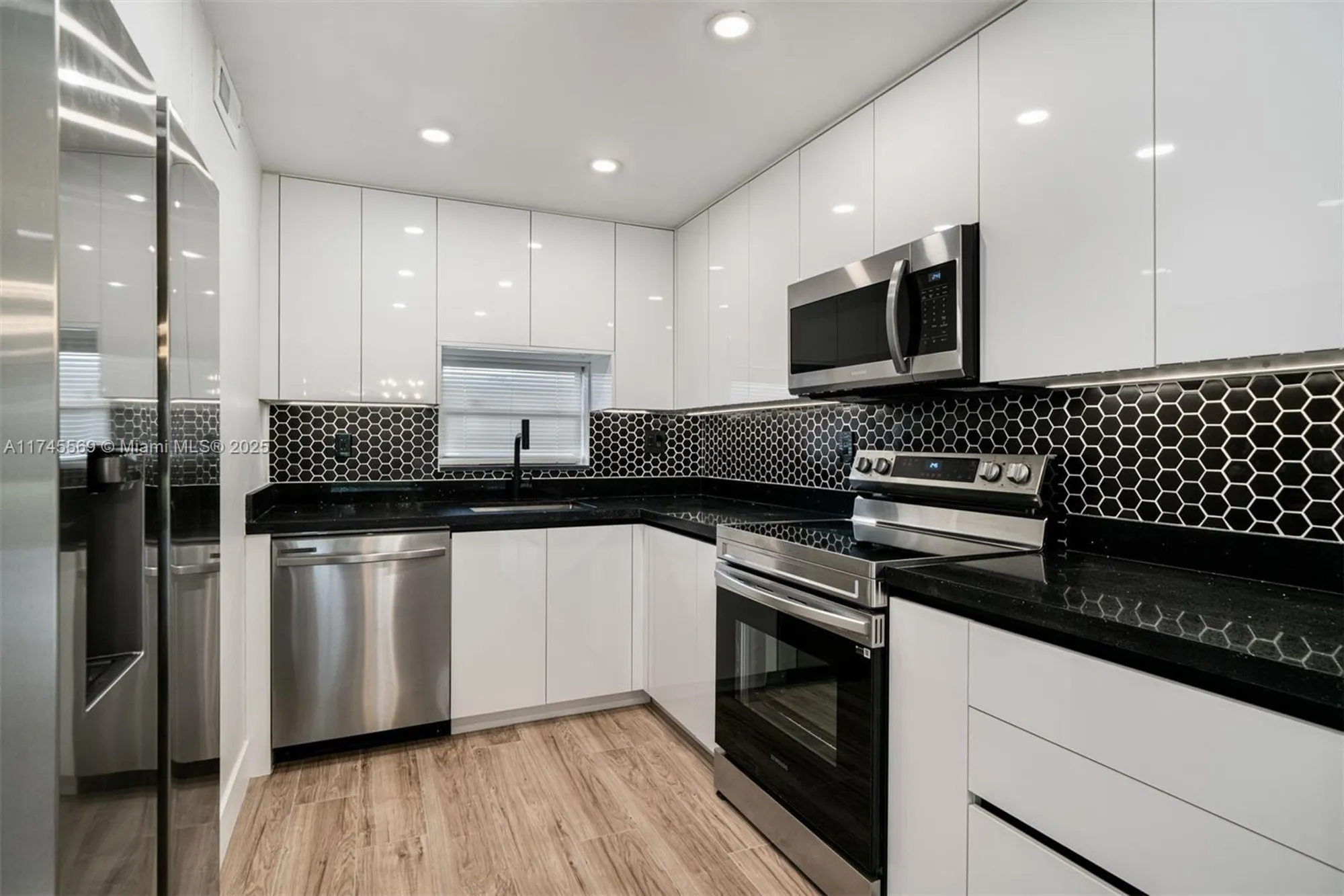 Property Slideshow image 1 of 22 | 8901 s hollybrook blvd 109, Pembroke Pines, FL, 33025