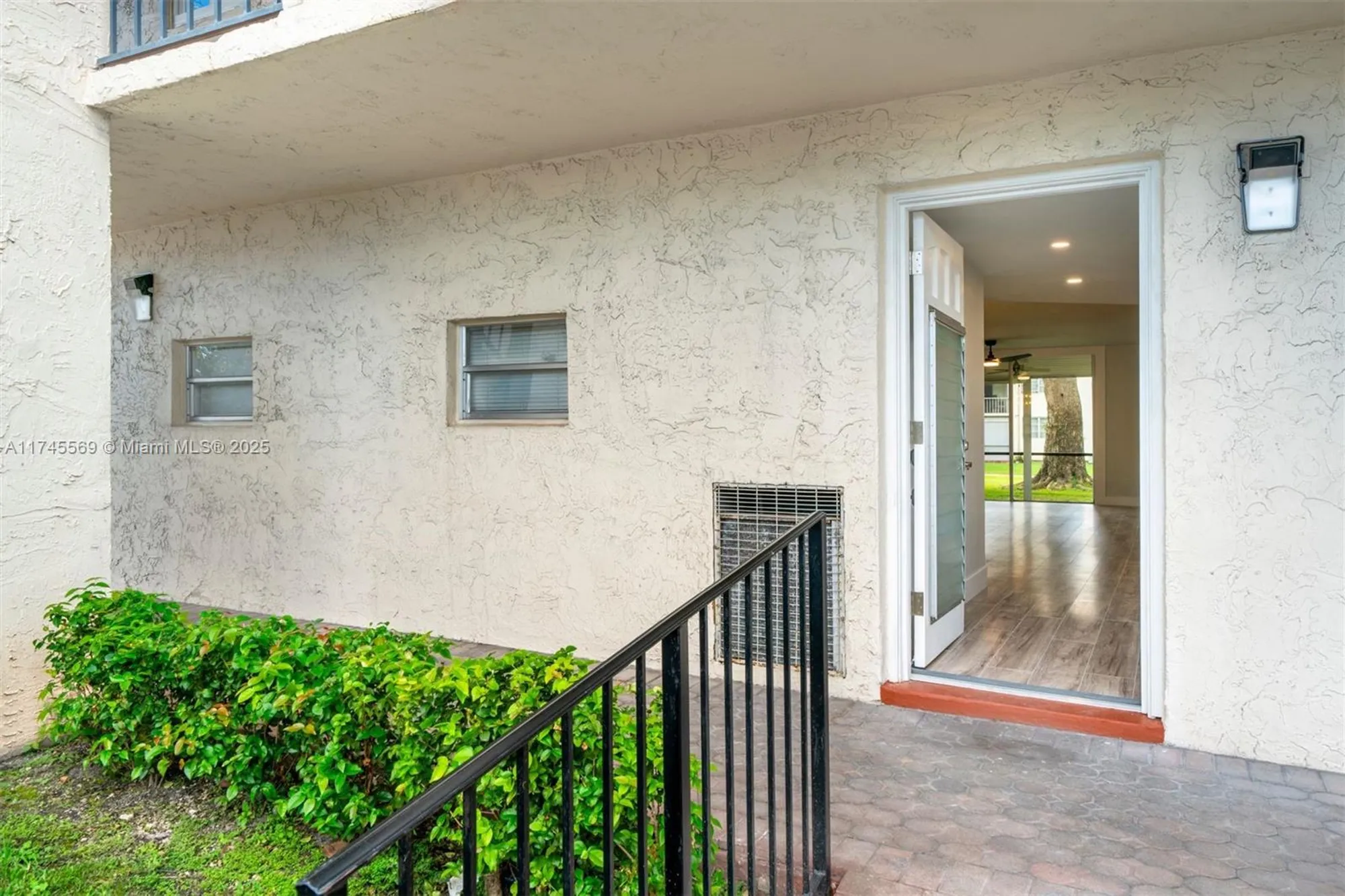 Property Slideshow image 2 of 22 | 8901 s hollybrook blvd 109, Pembroke Pines, FL, 33025