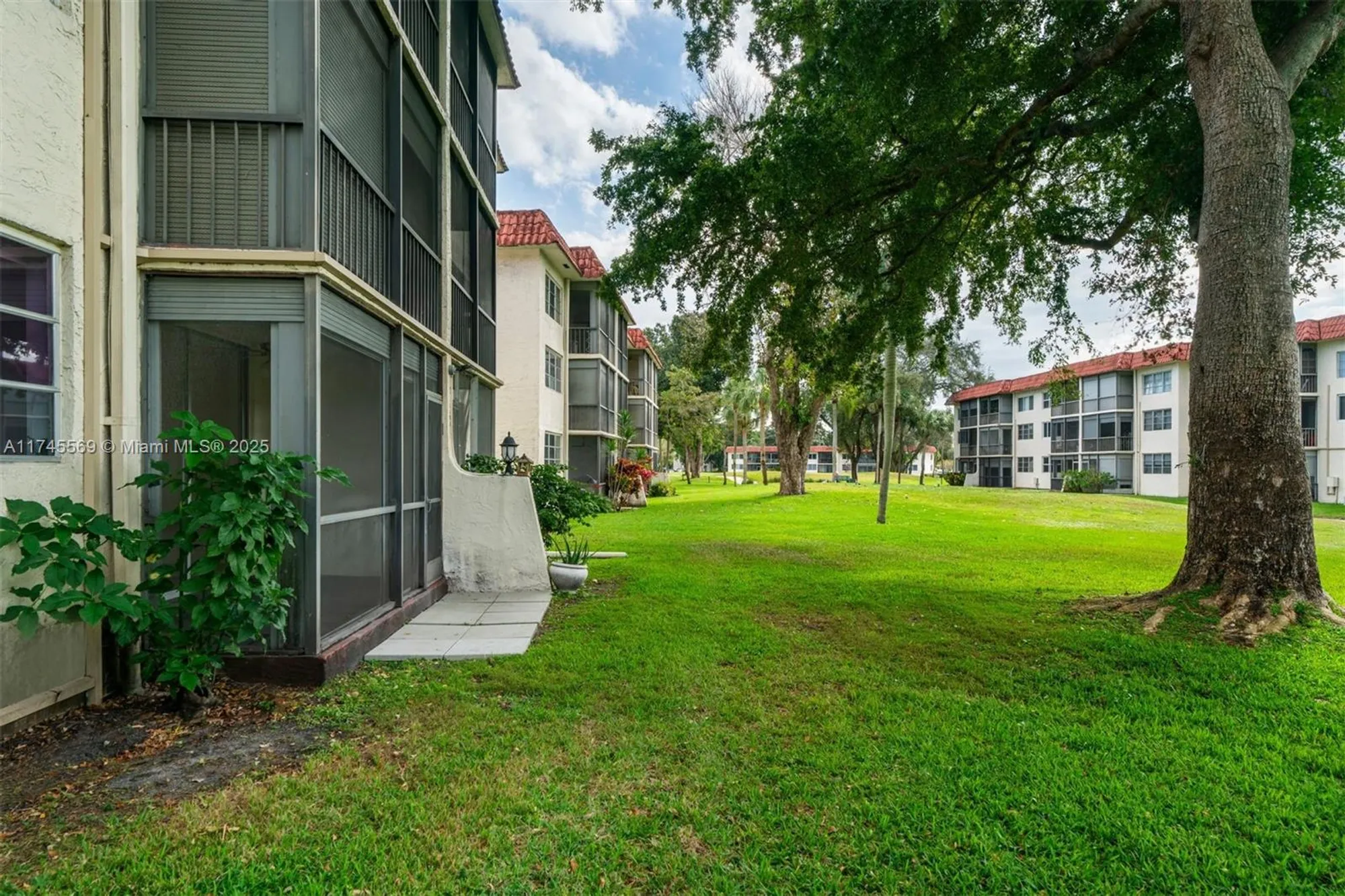 Property Slideshow image 20 of 22 | 8901 s hollybrook blvd 109, Pembroke Pines, FL, 33025