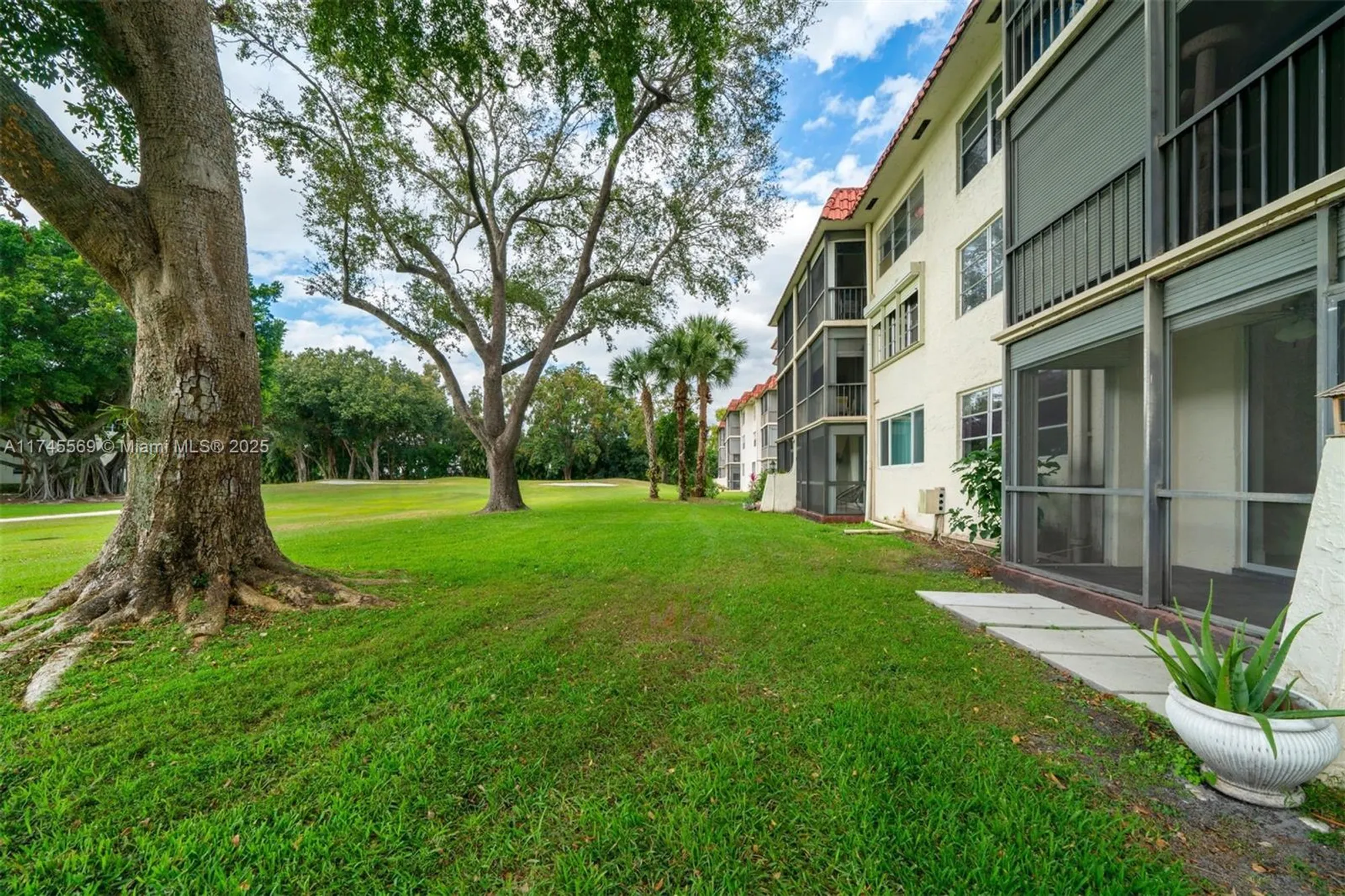 Property Slideshow image 21 of 22 | 8901 s hollybrook blvd 109, Pembroke Pines, FL, 33025