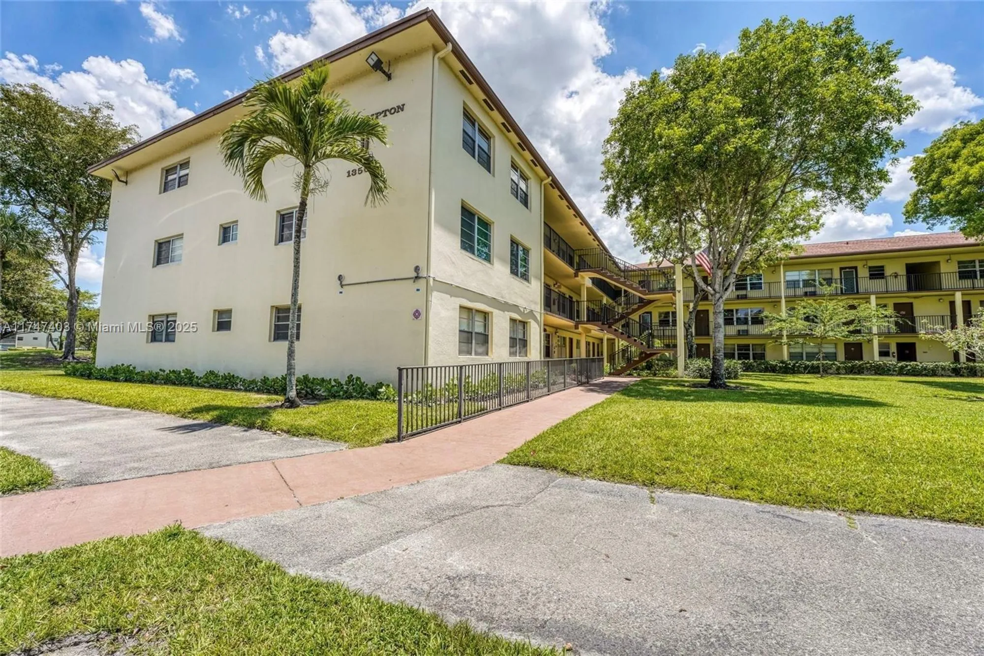 Property Slideshow image 10 of 13 | 13500 sw 1st st 202u, Pembroke Pines, FL, 33027