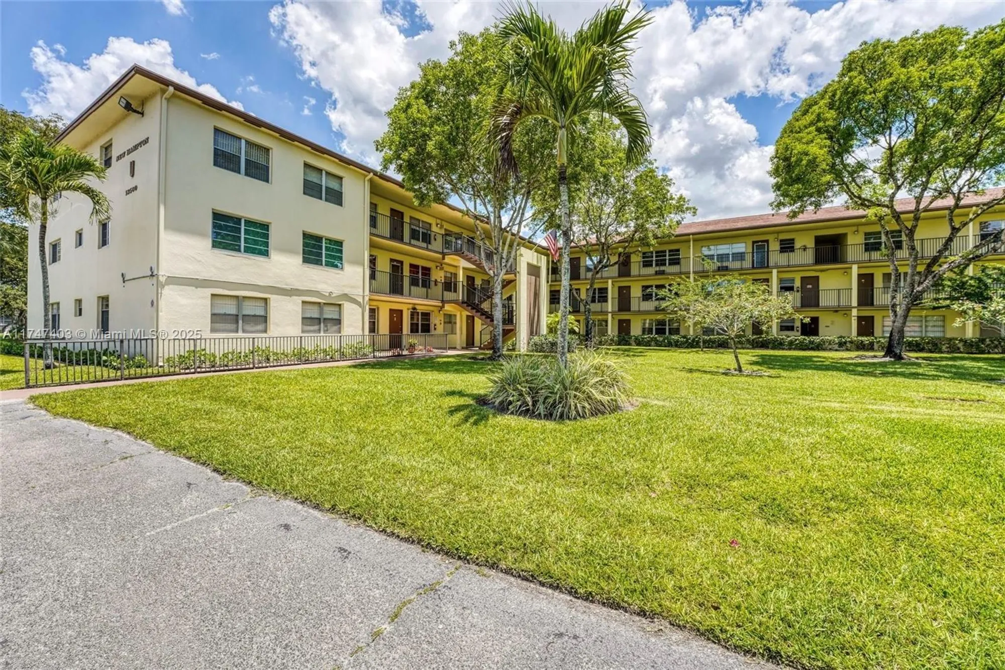 Property Slideshow image 11 of 13 | 13500 sw 1st st 202u, Pembroke Pines, FL, 33027