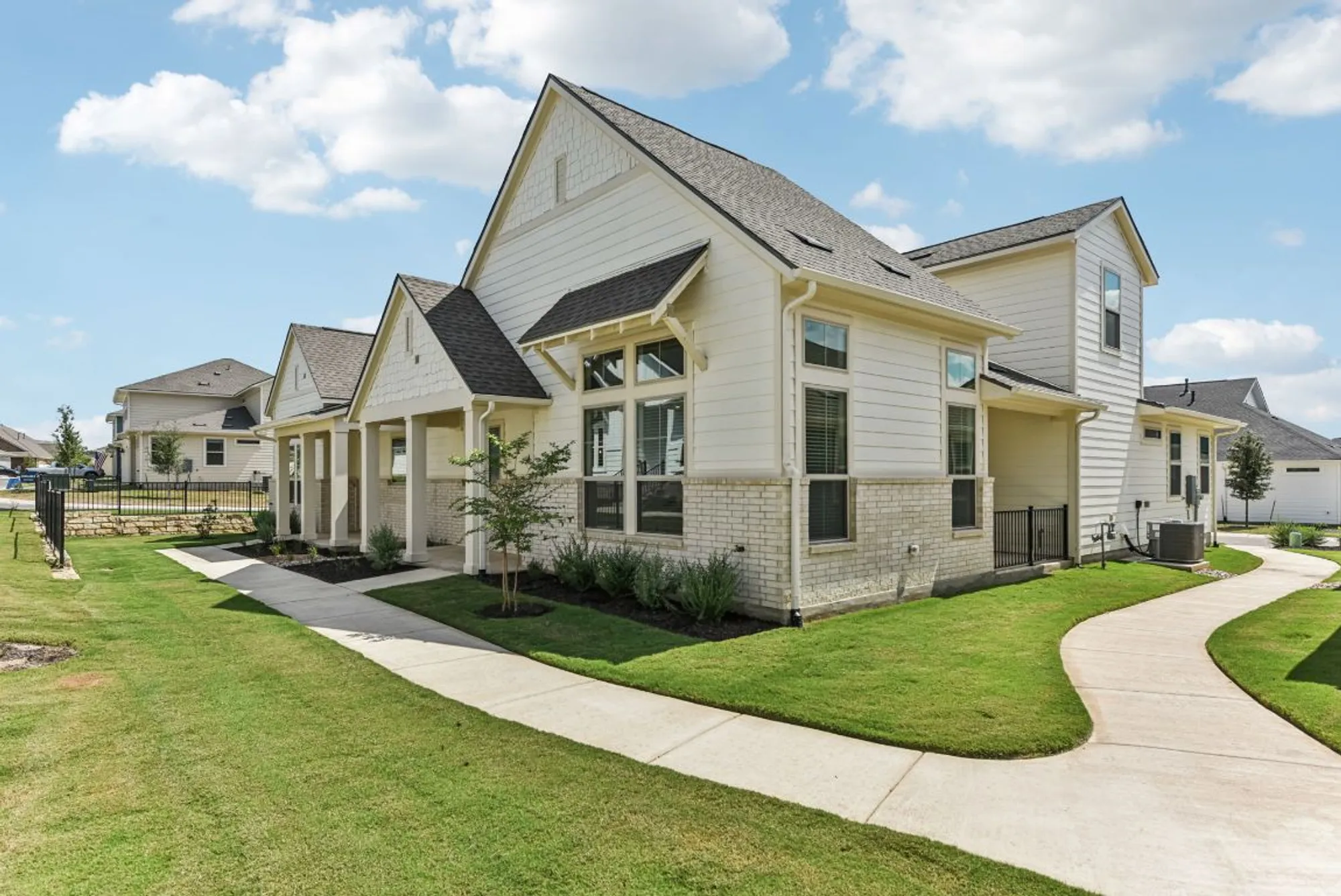 Property Slideshow image 2 of 32 | 104 maceo way unit 102, San Marcos, TX, 78666