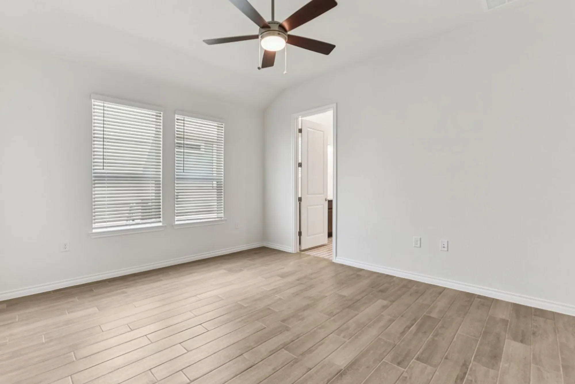 Property Slideshow image 18 of 30 | 136 stewart dr unit 101, San Marcos, TX, 78666