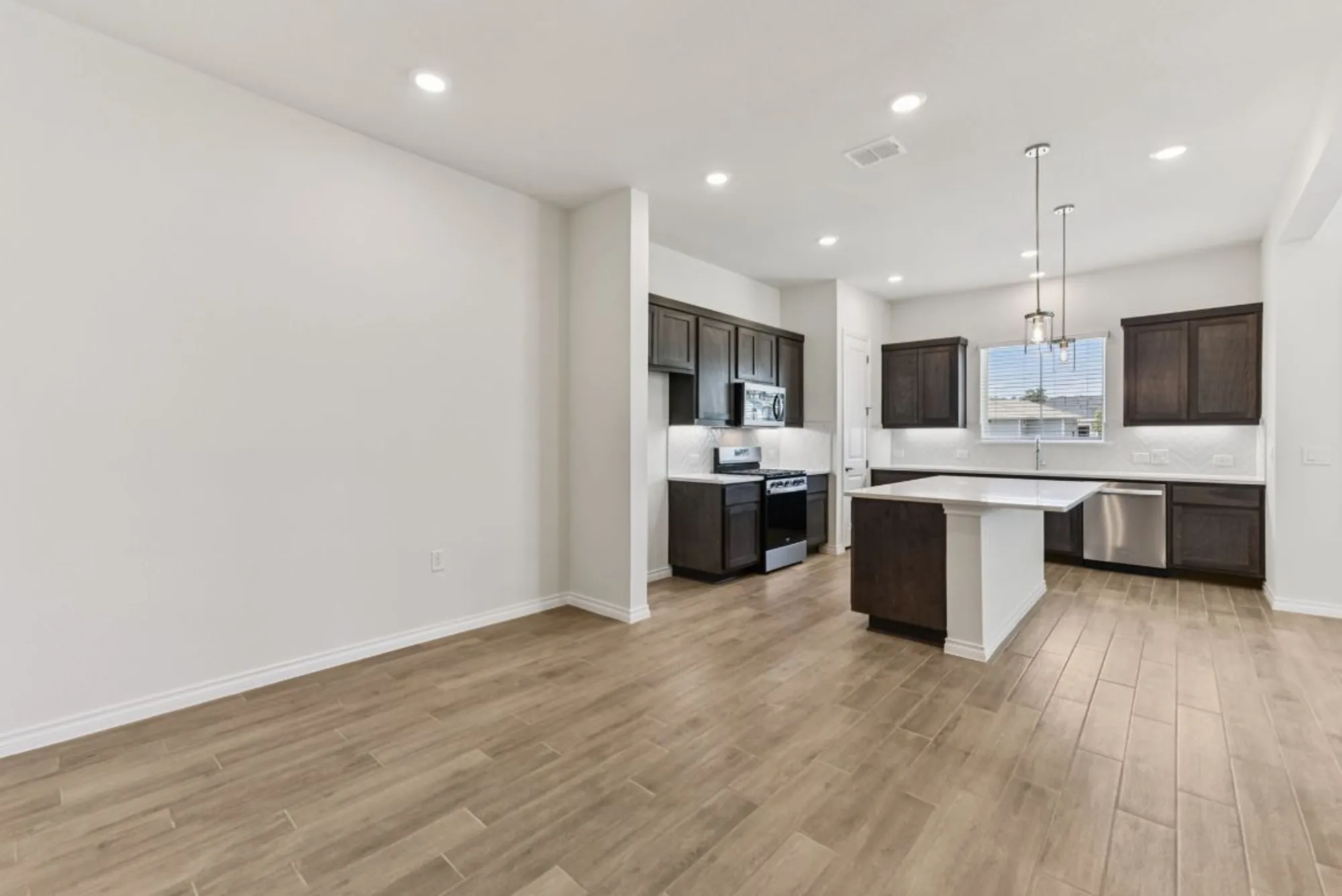 Property Slideshow image 7 of 30 | 136 stewart dr unit 101, San Marcos, TX, 78666