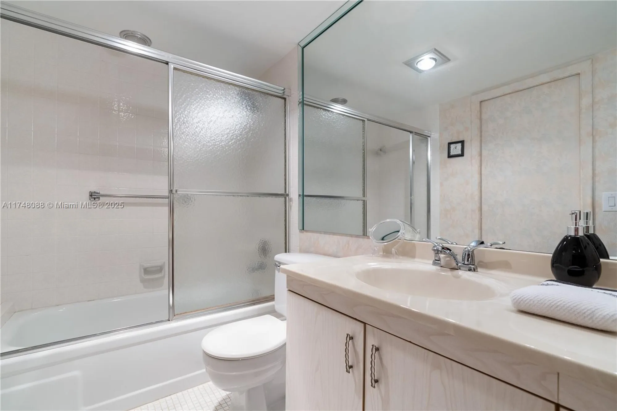 Property Slideshow image 12 of 16 | 2201 lucaya bnd m2, Coconut Creek, FL, 33066