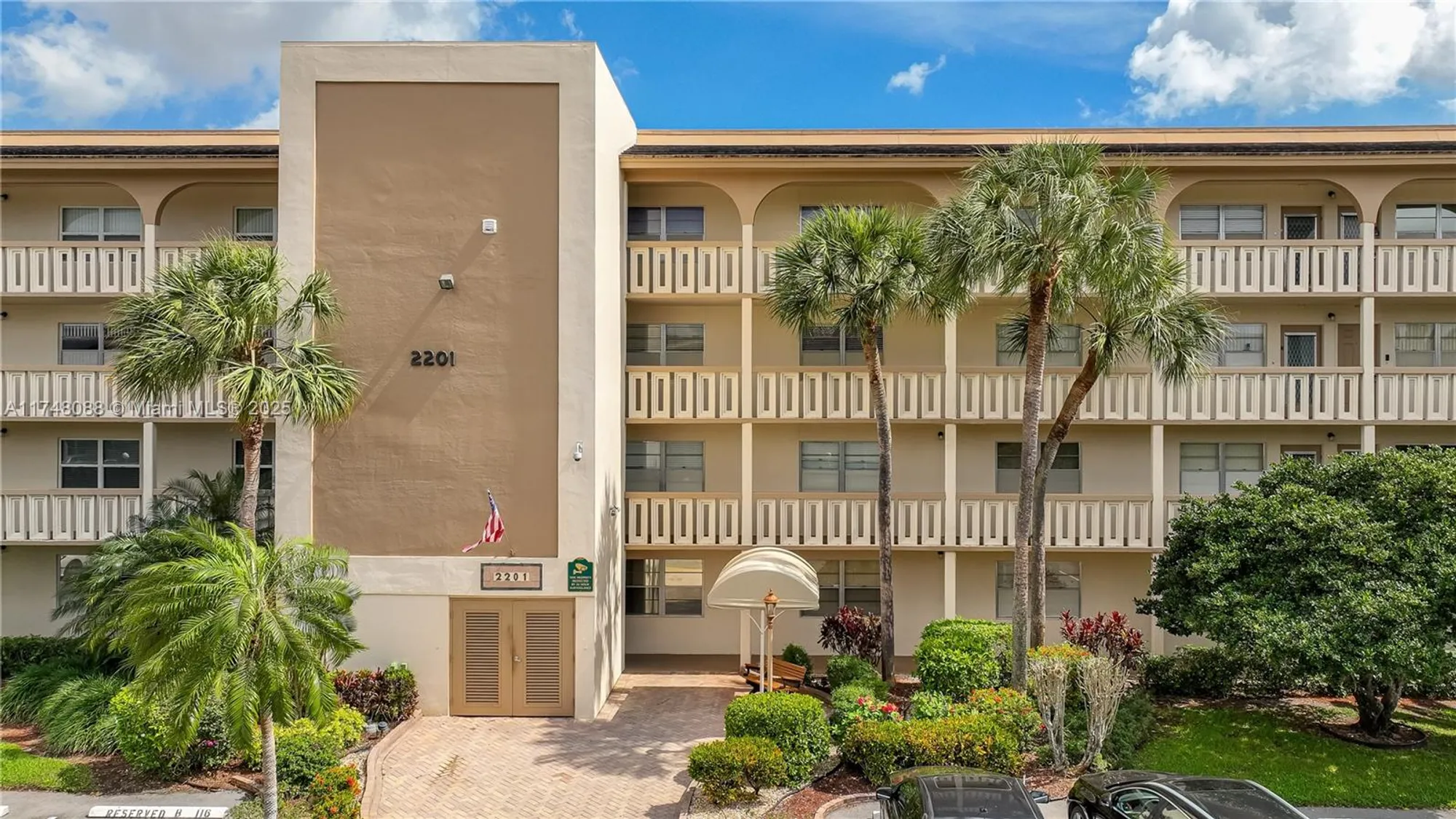 Property Slideshow image 2 of 16 | 2201 lucaya bnd m2, Coconut Creek, FL, 33066