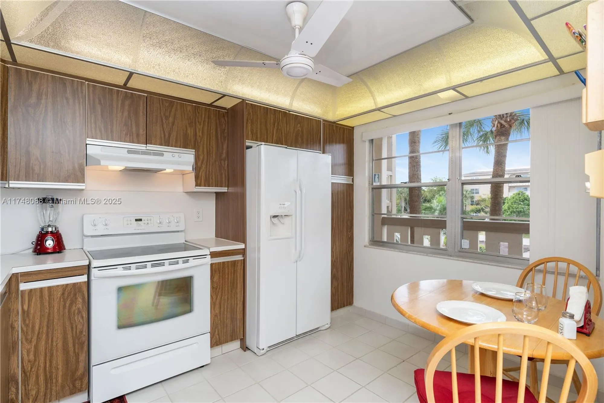 Property Slideshow image 7 of 16 | 2201 lucaya bnd m2, Coconut Creek, FL, 33066